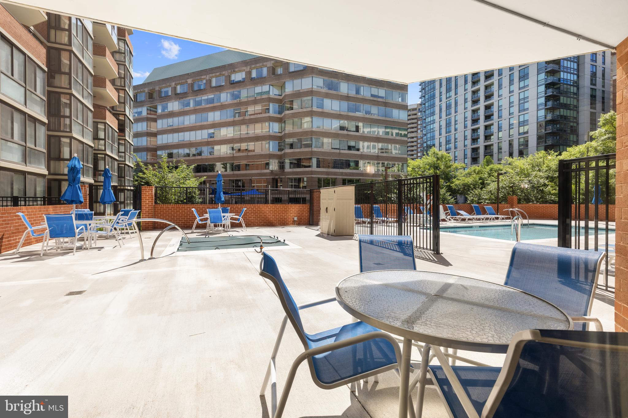 1001 N Randolph St #910