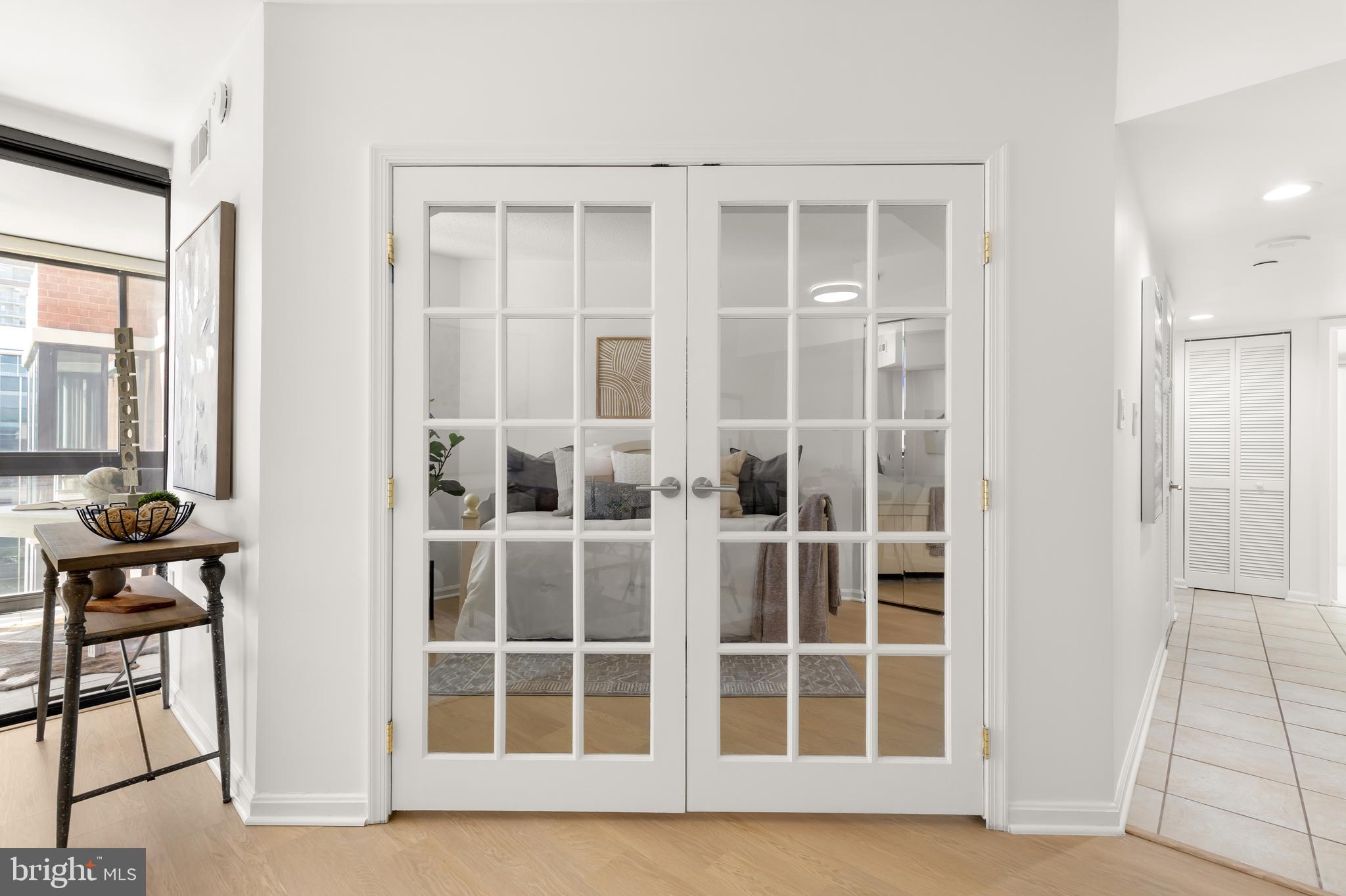 1001 N Randolph St #910