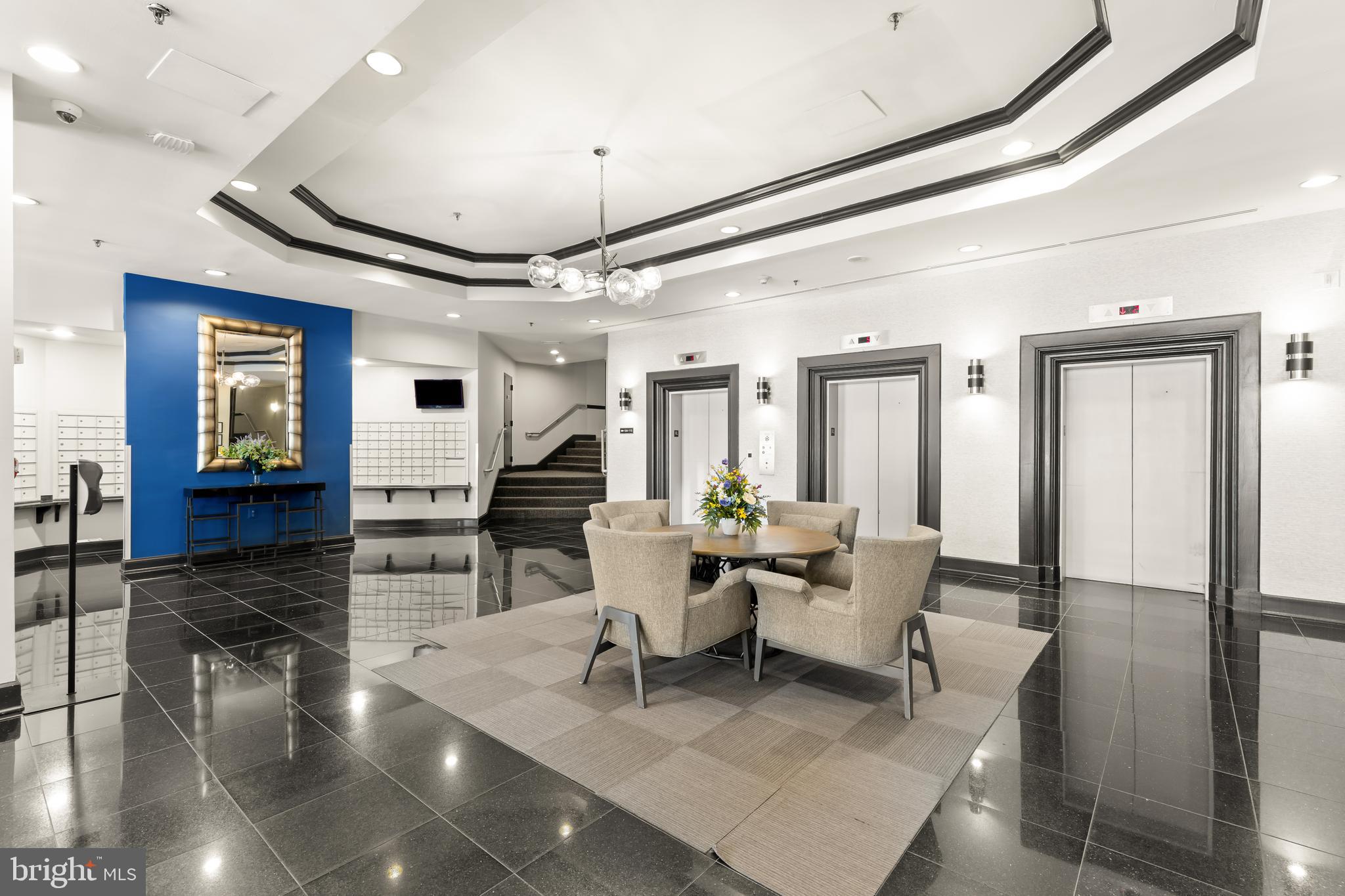 1001 N Randolph St #910