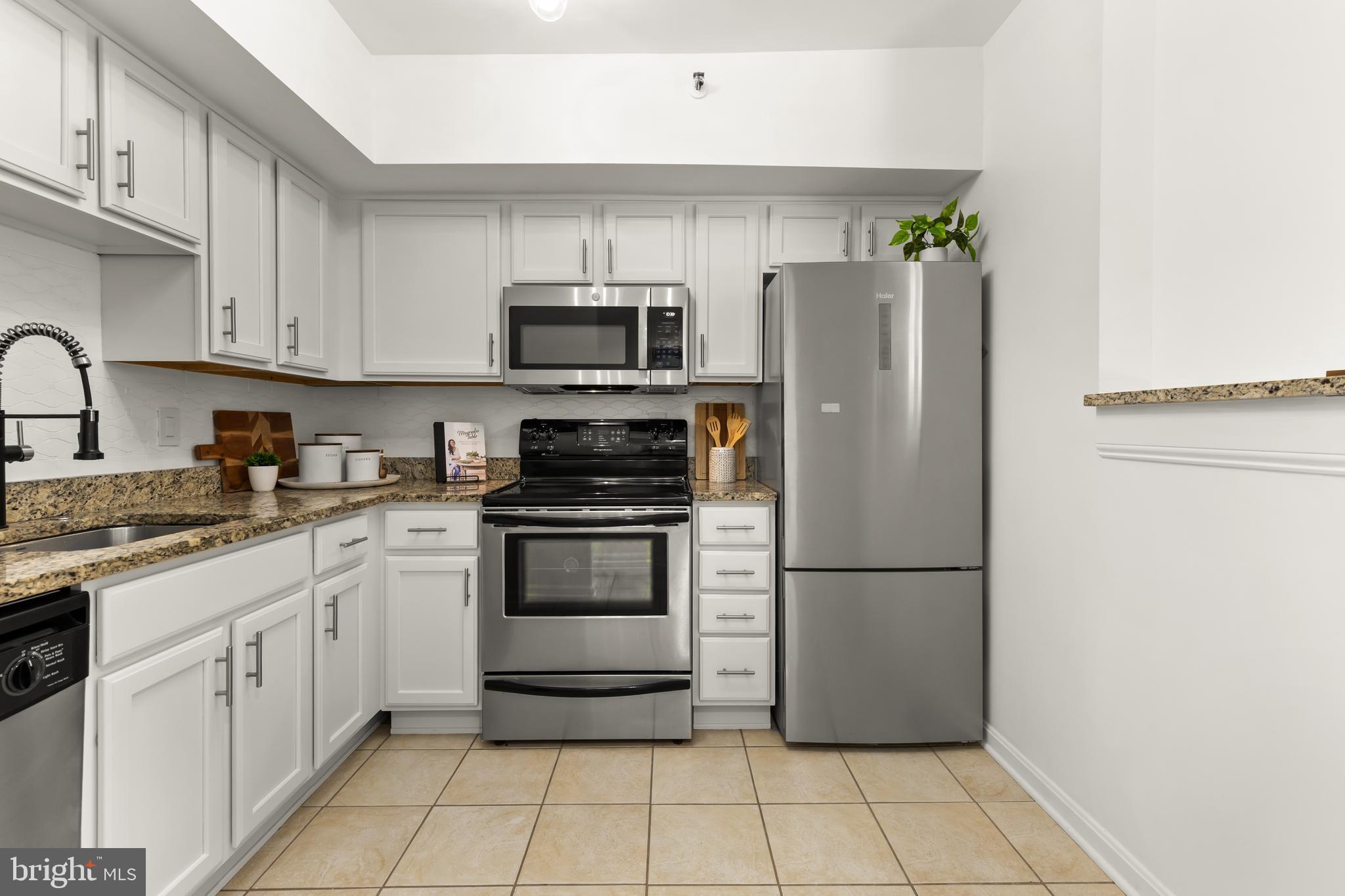 1001 N Randolph St #910