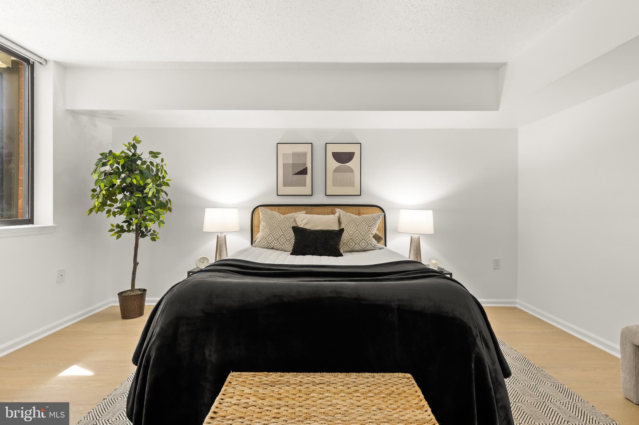 1001 N Randolph St #910