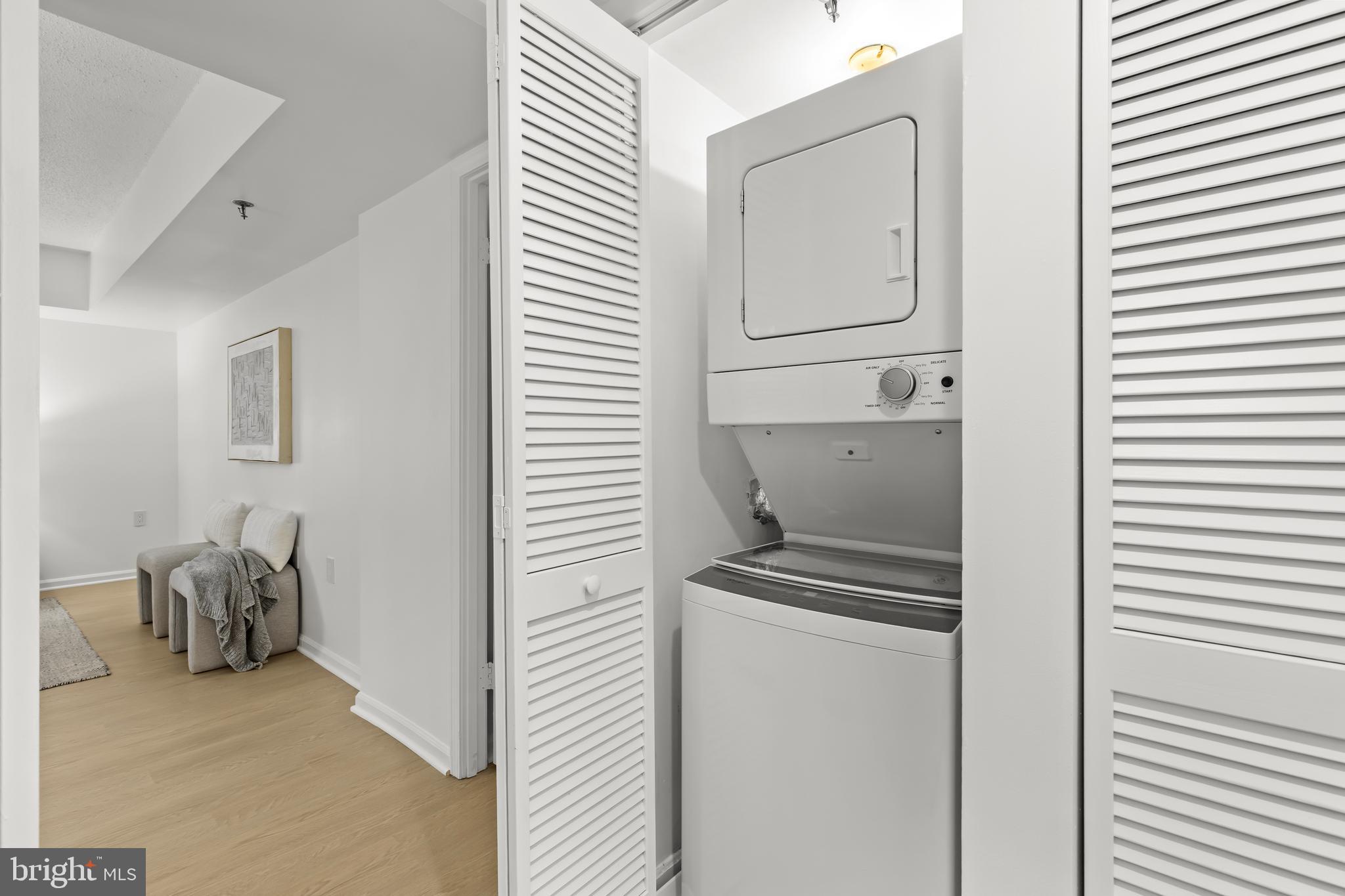 1001 N Randolph St #910