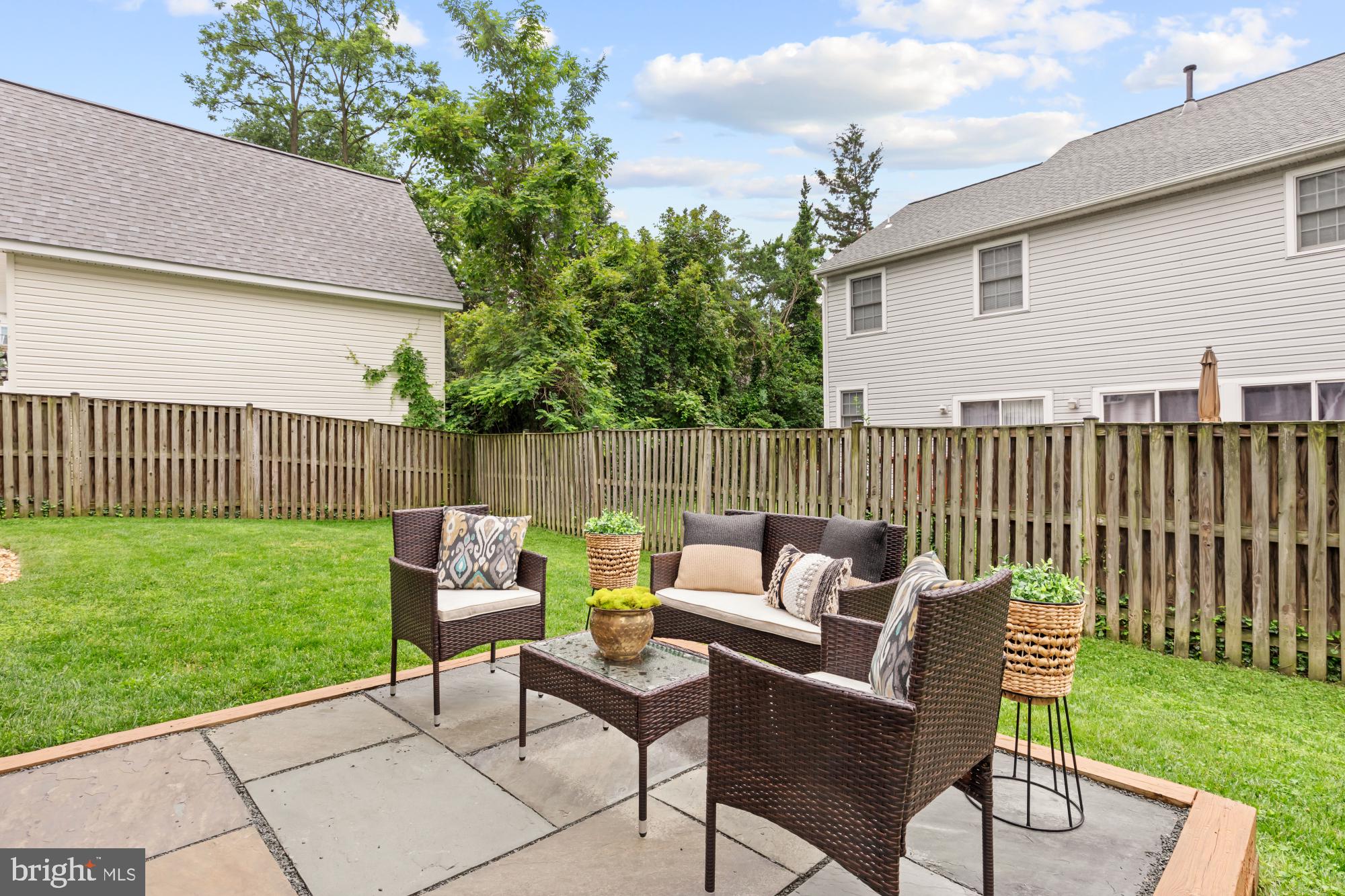 828 N Wakefield St N