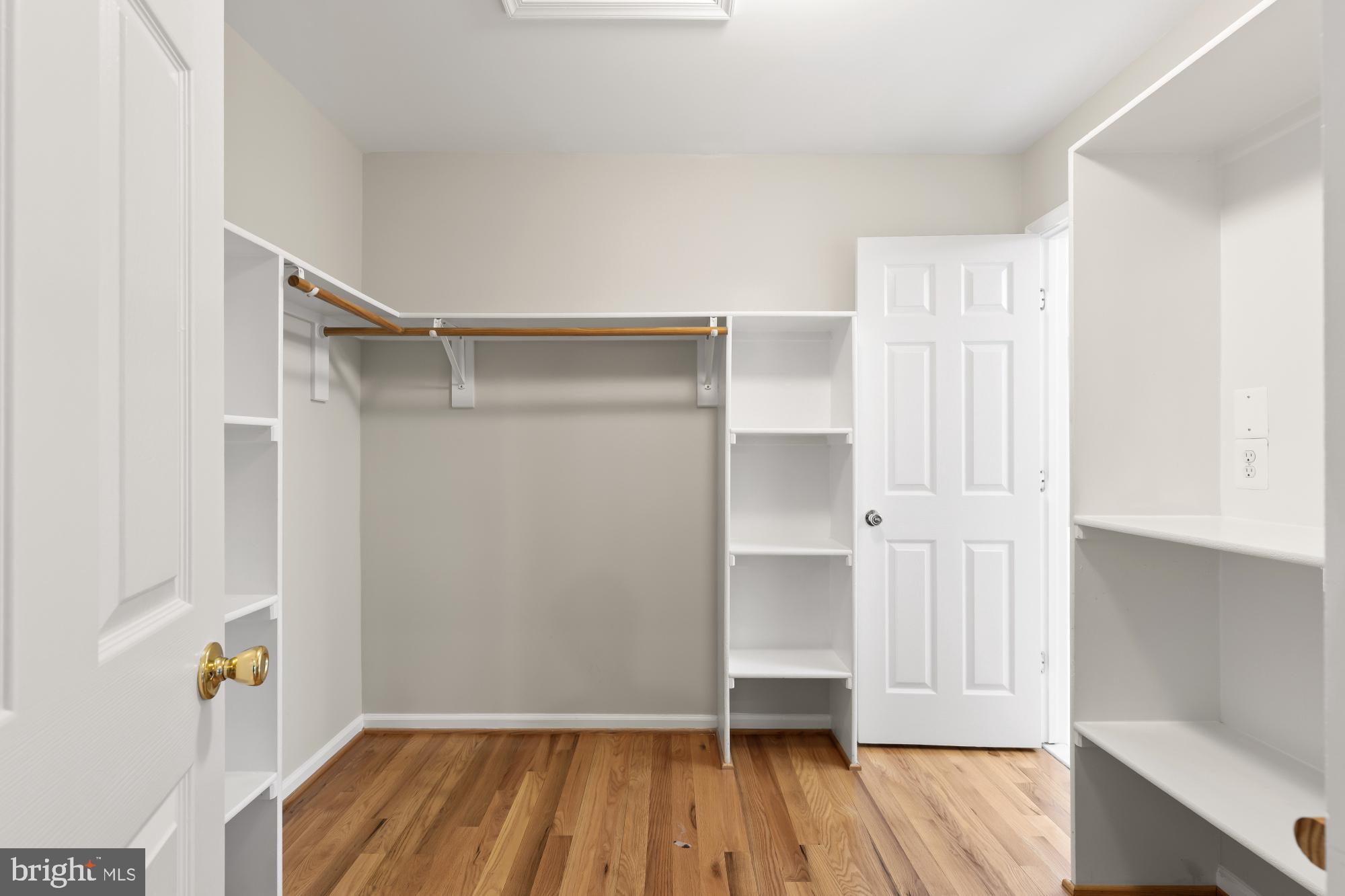 828 N Wakefield St N