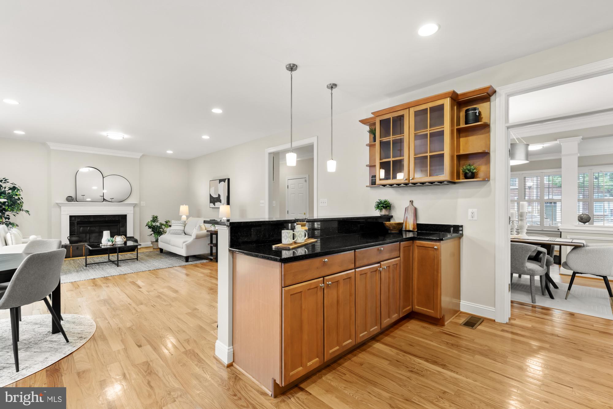 828 N Wakefield St N