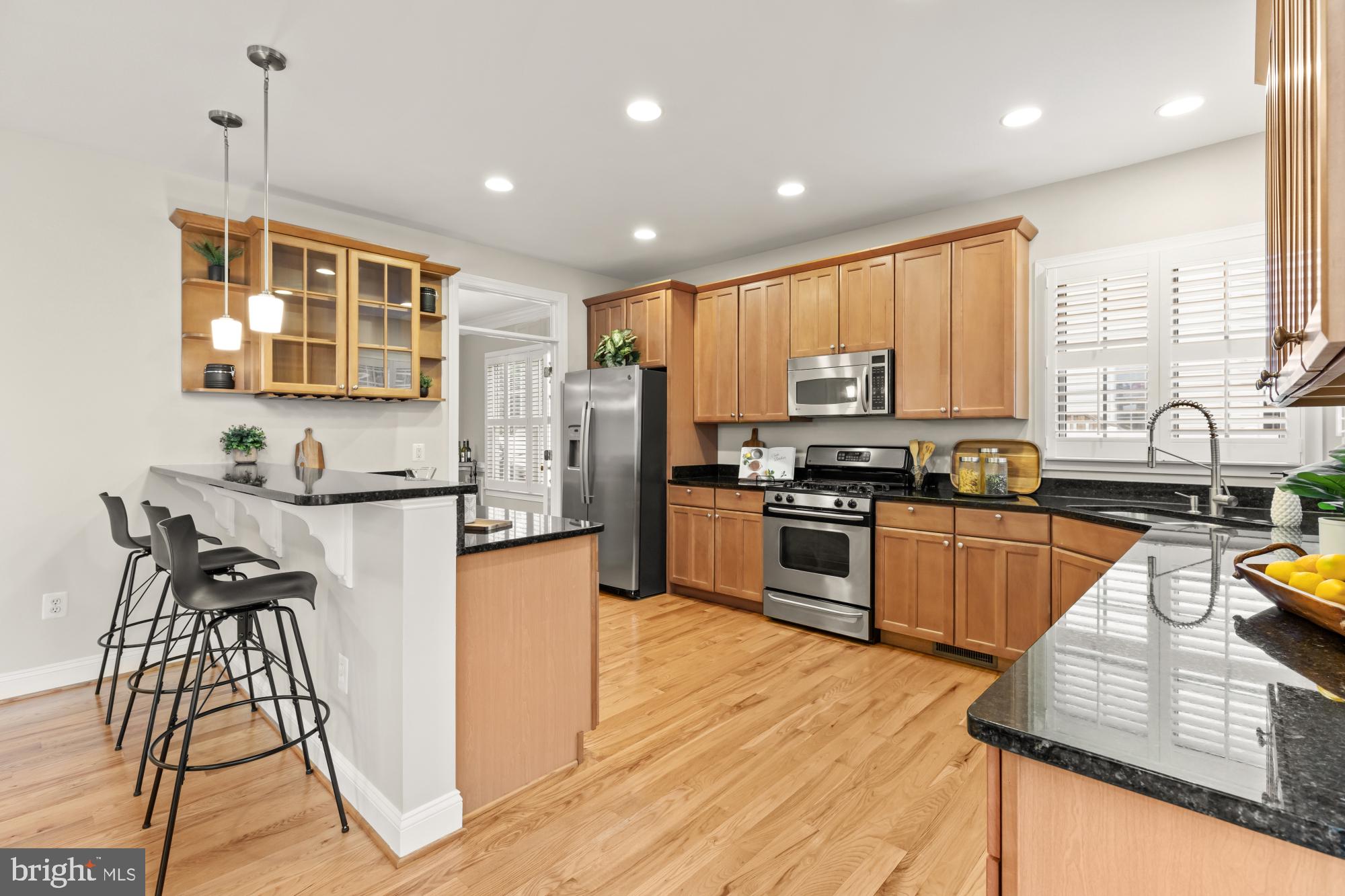 828 N Wakefield St N