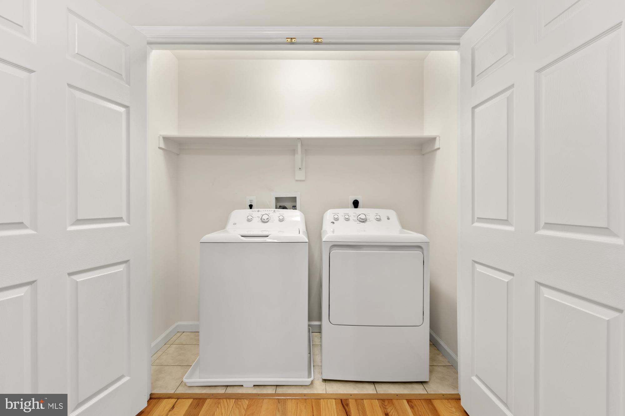 828 N Wakefield St N