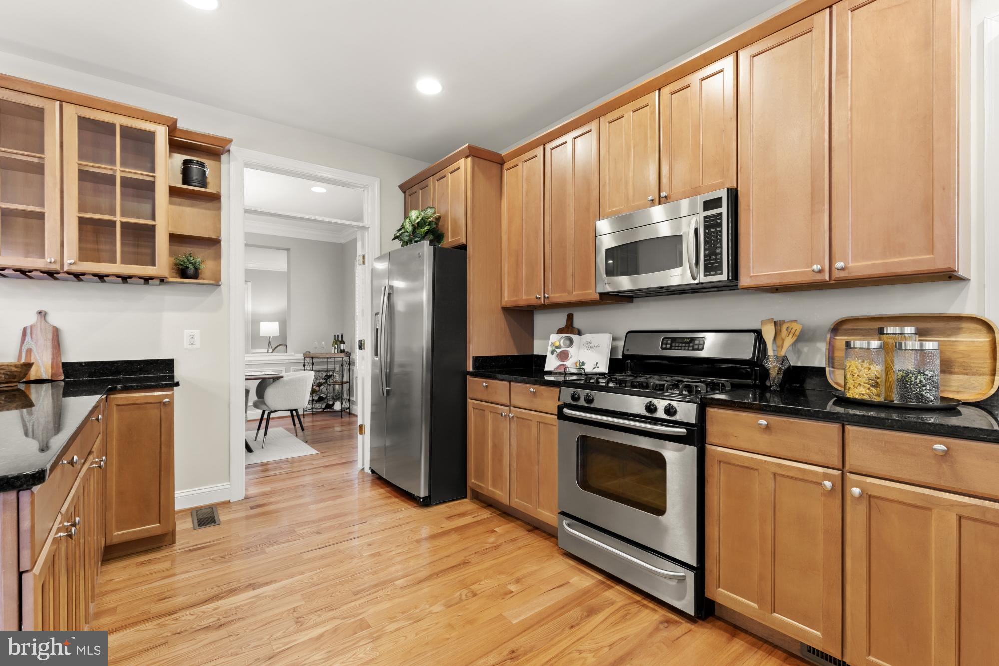 828 N Wakefield St N