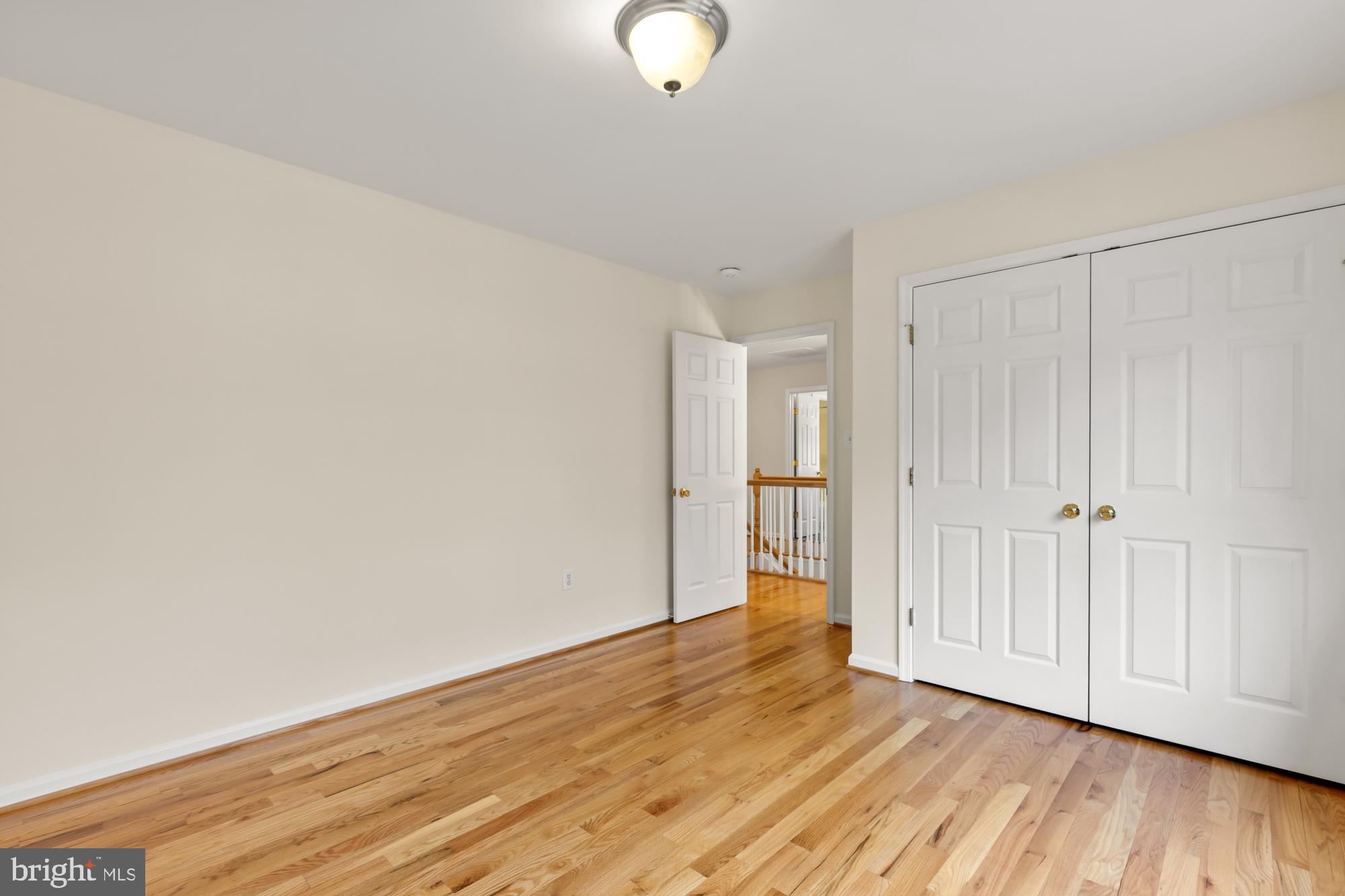 828 N Wakefield St N