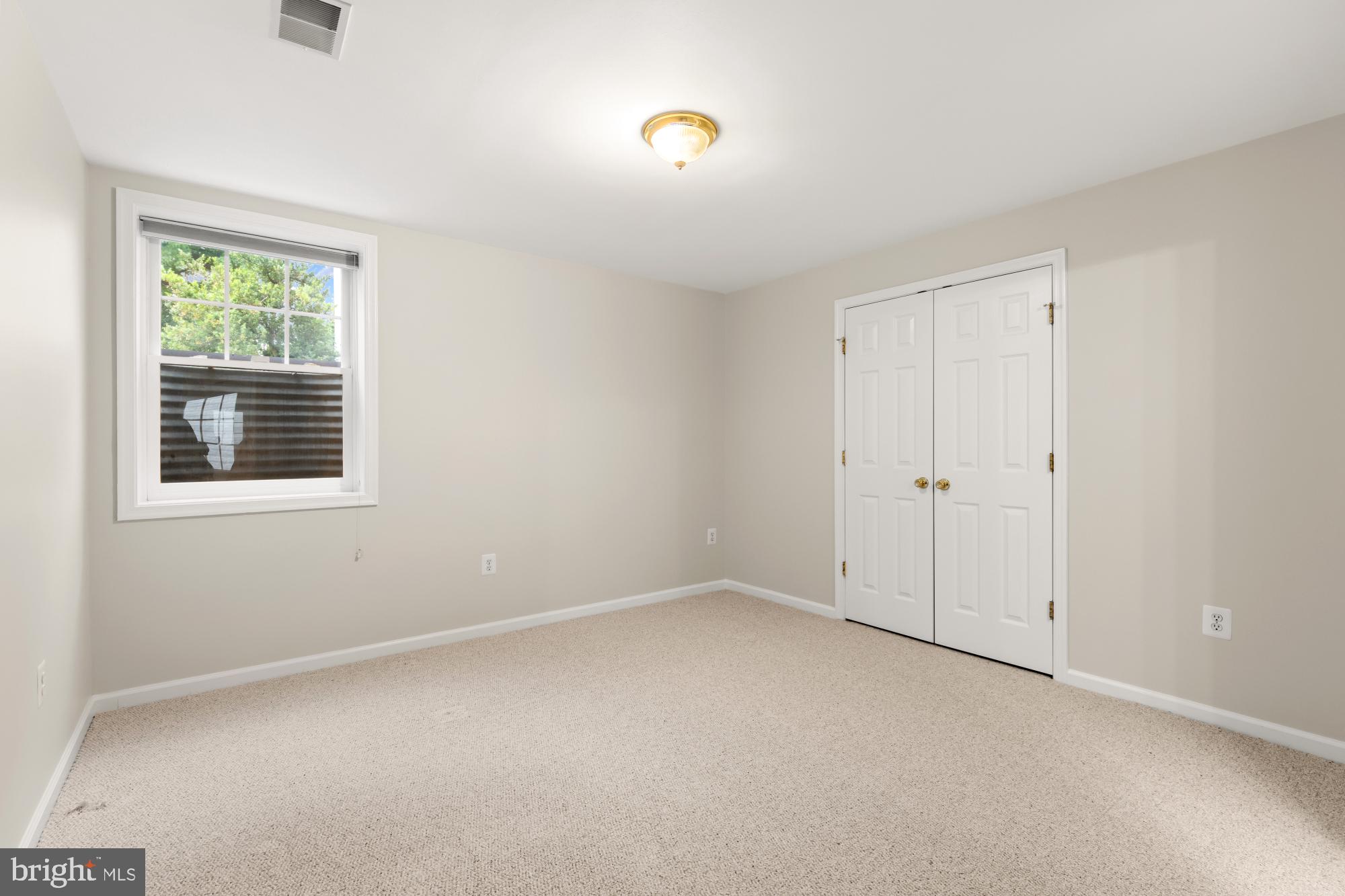 828 N Wakefield St N