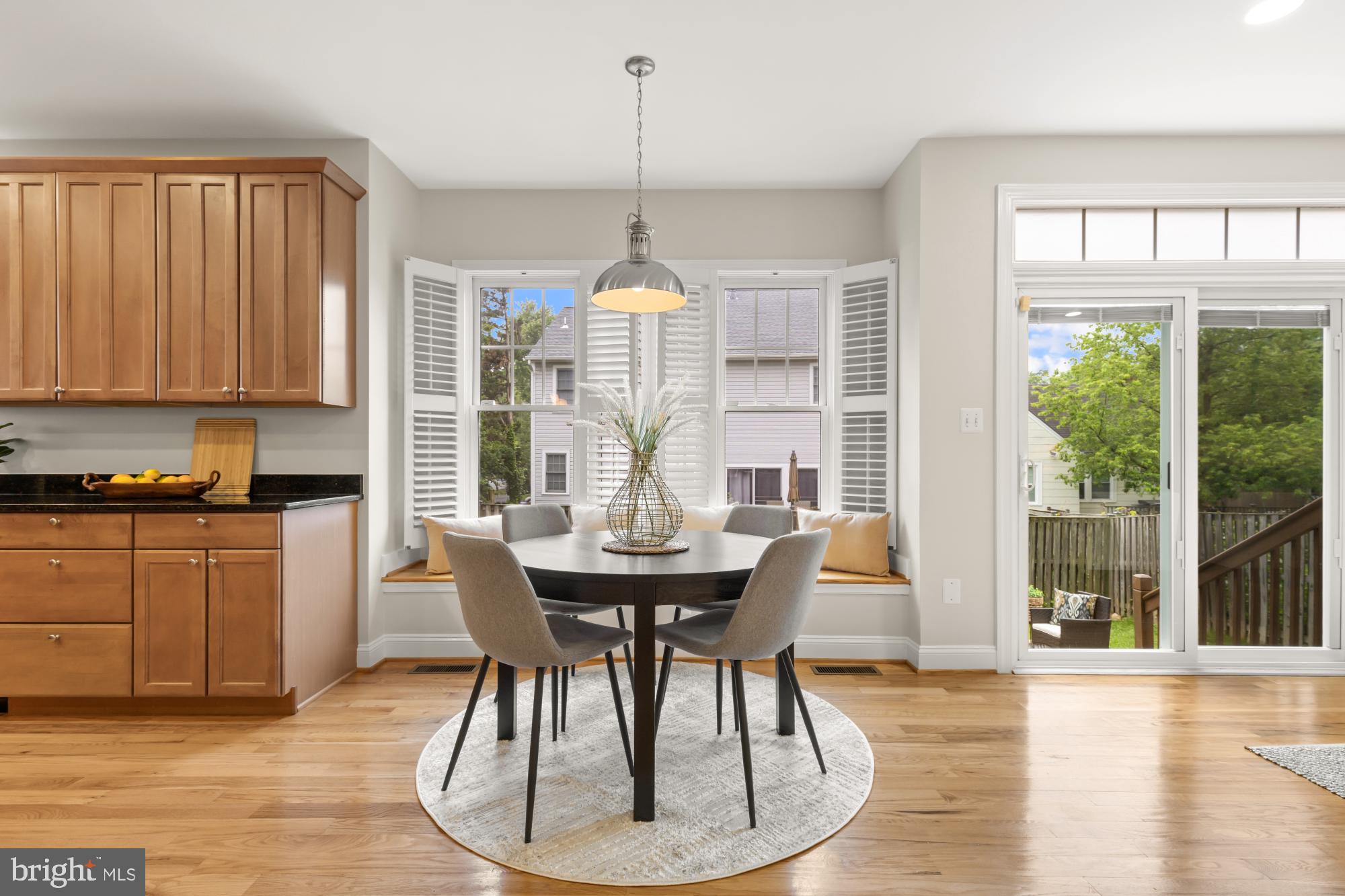 828 N Wakefield St N