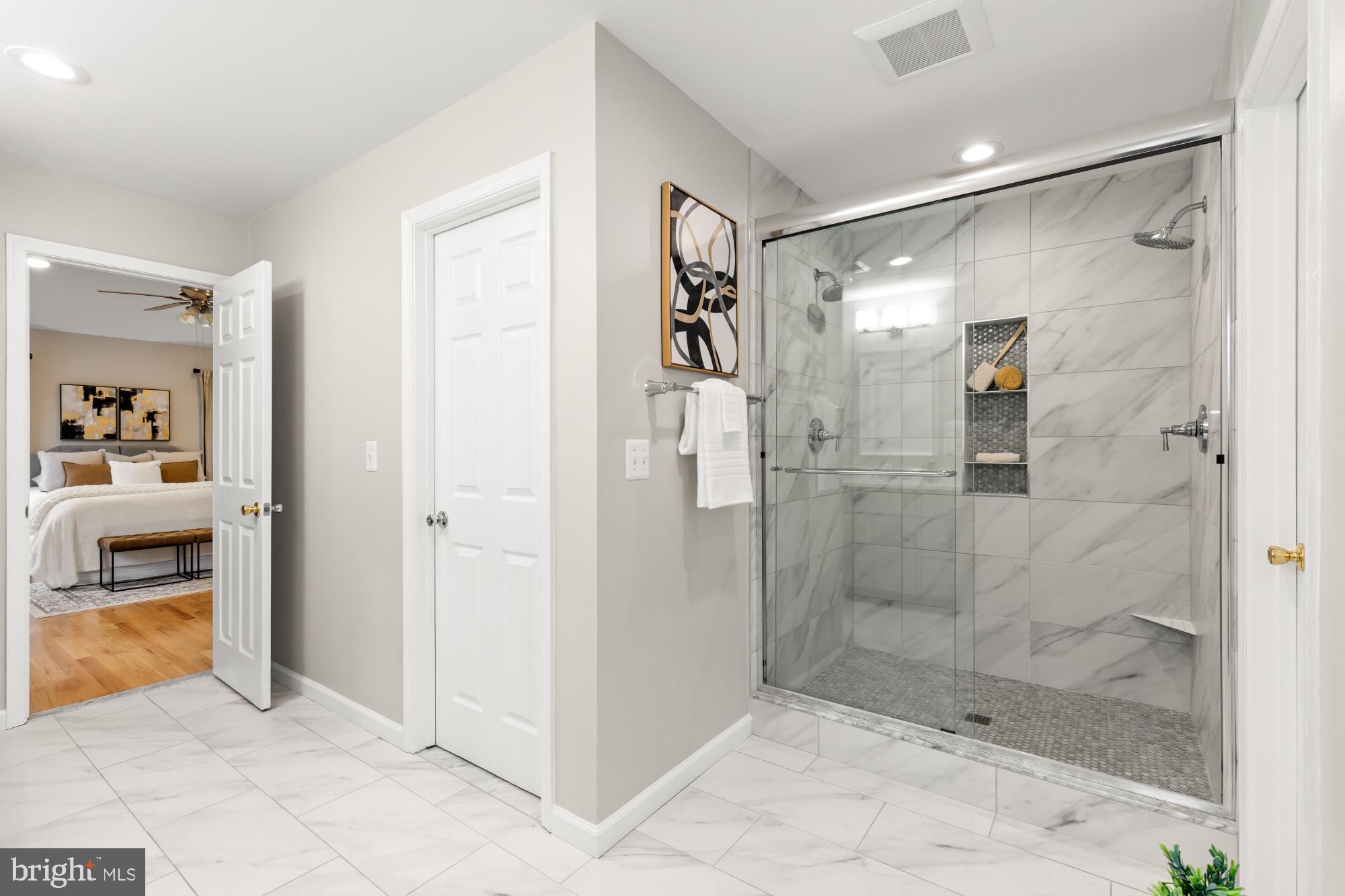 828 N Wakefield St N