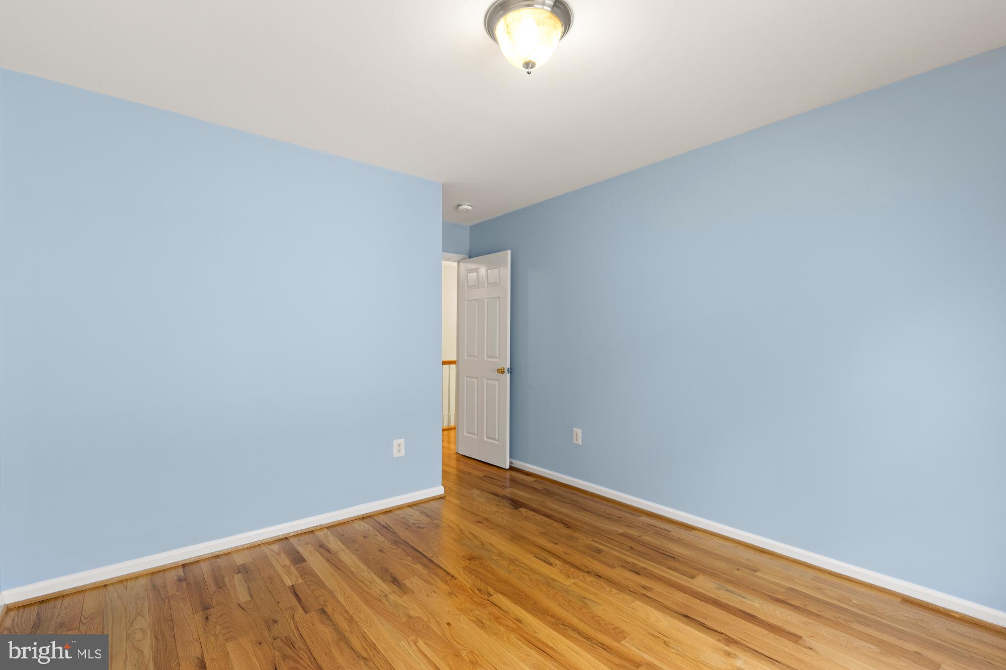 828 N Wakefield St N