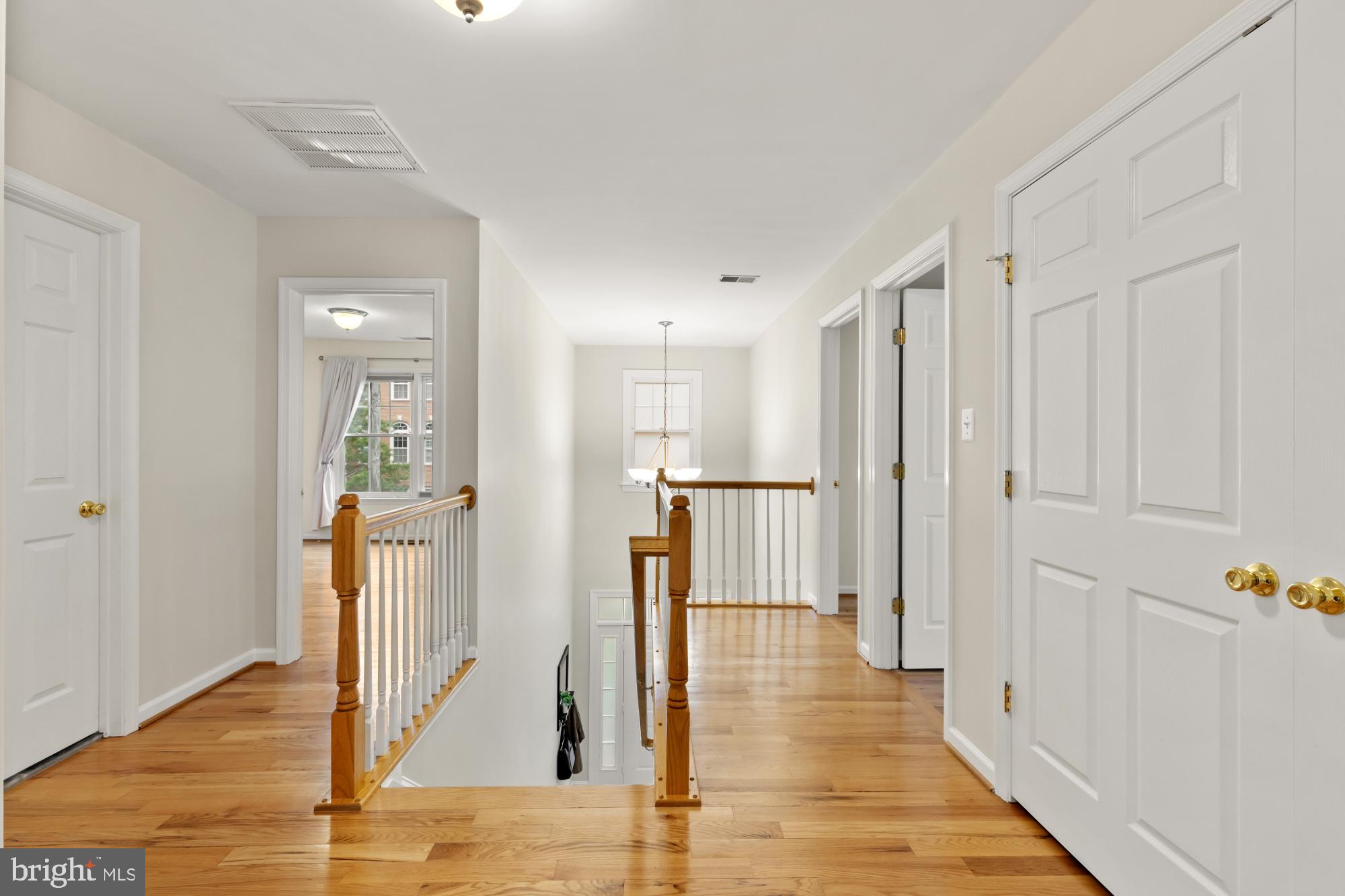 828 N Wakefield St N