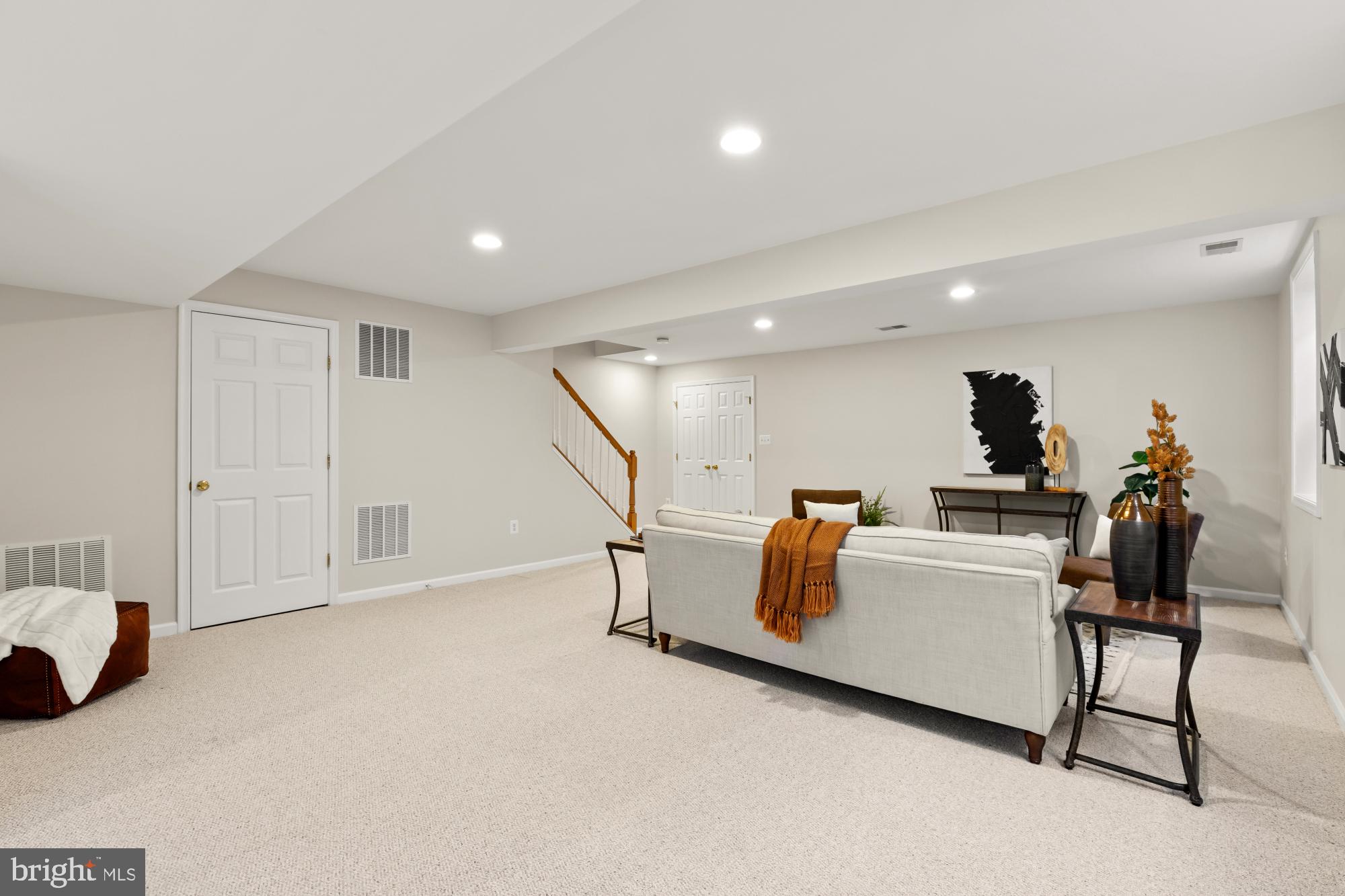 828 N Wakefield St N