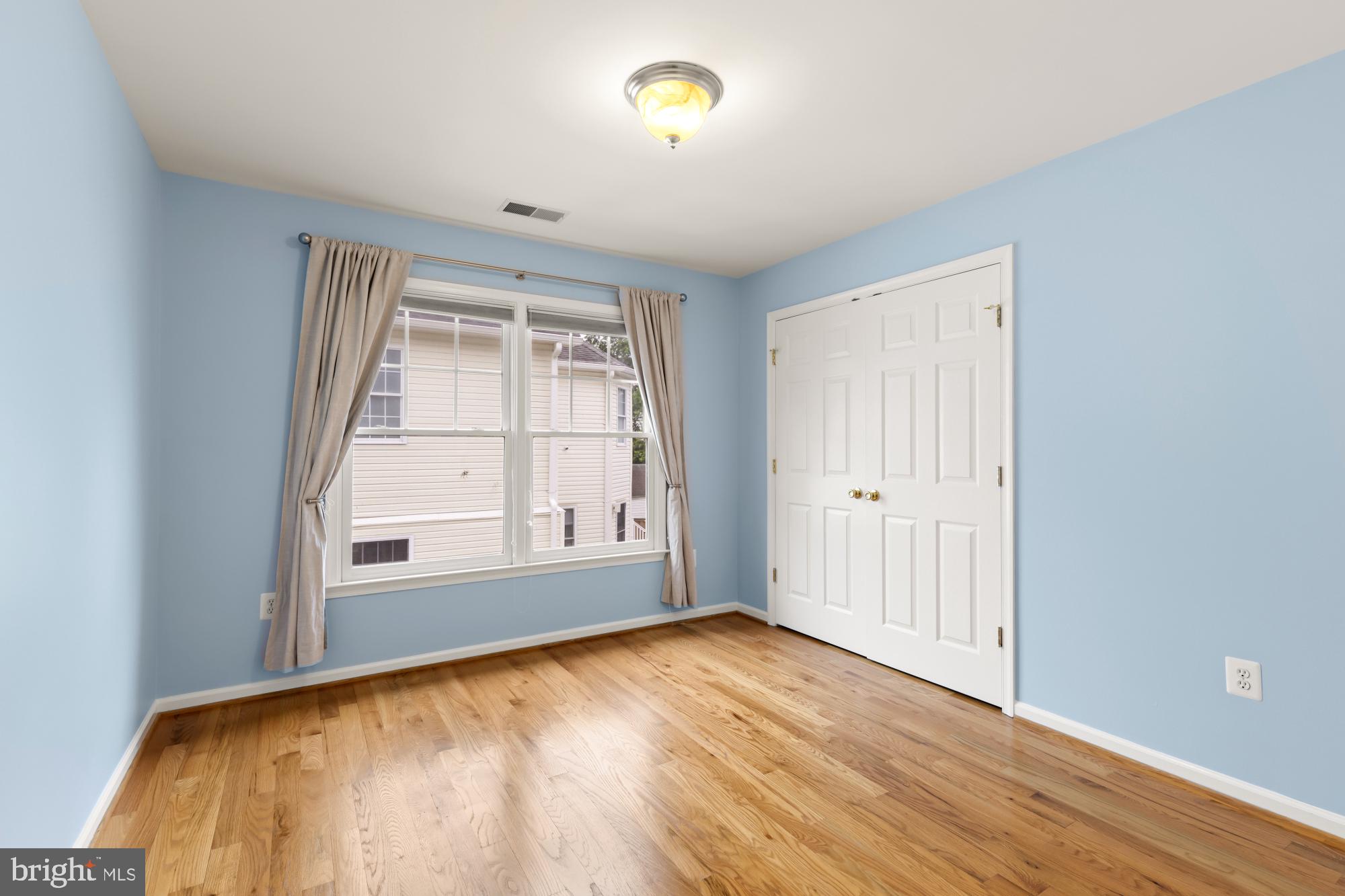 828 N Wakefield St N