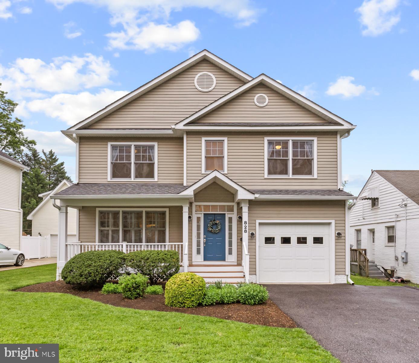 828 N Wakefield St N