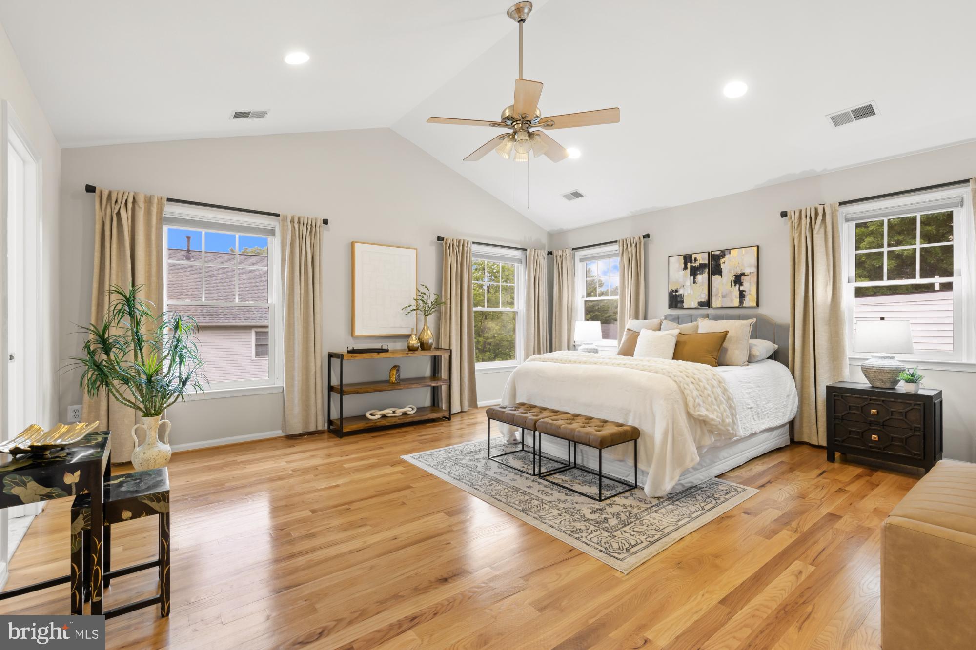 828 N Wakefield St N