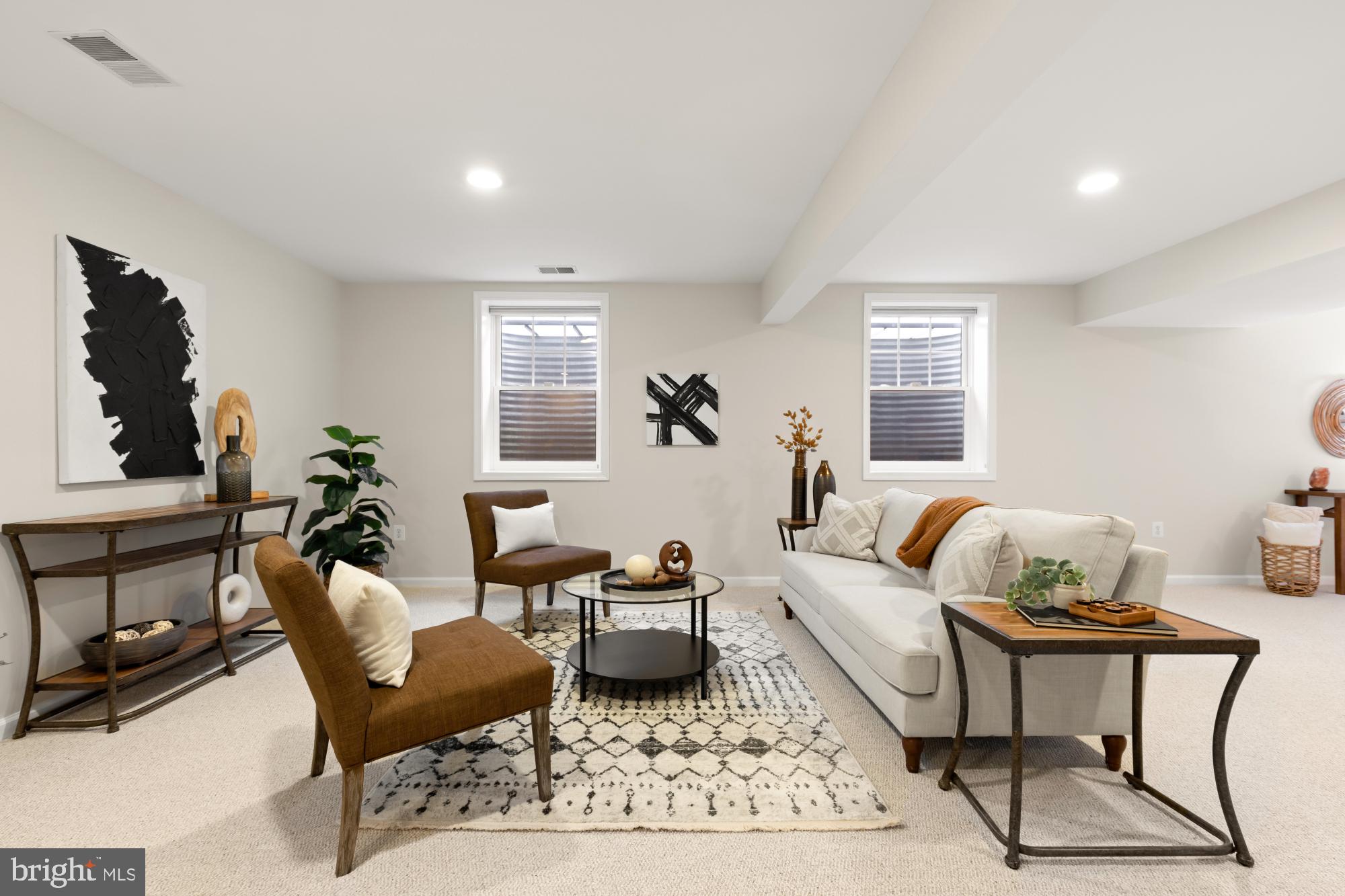 828 N Wakefield St N