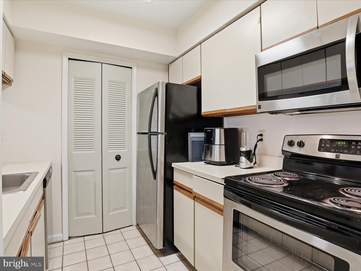 1029 N STUART STREET 206