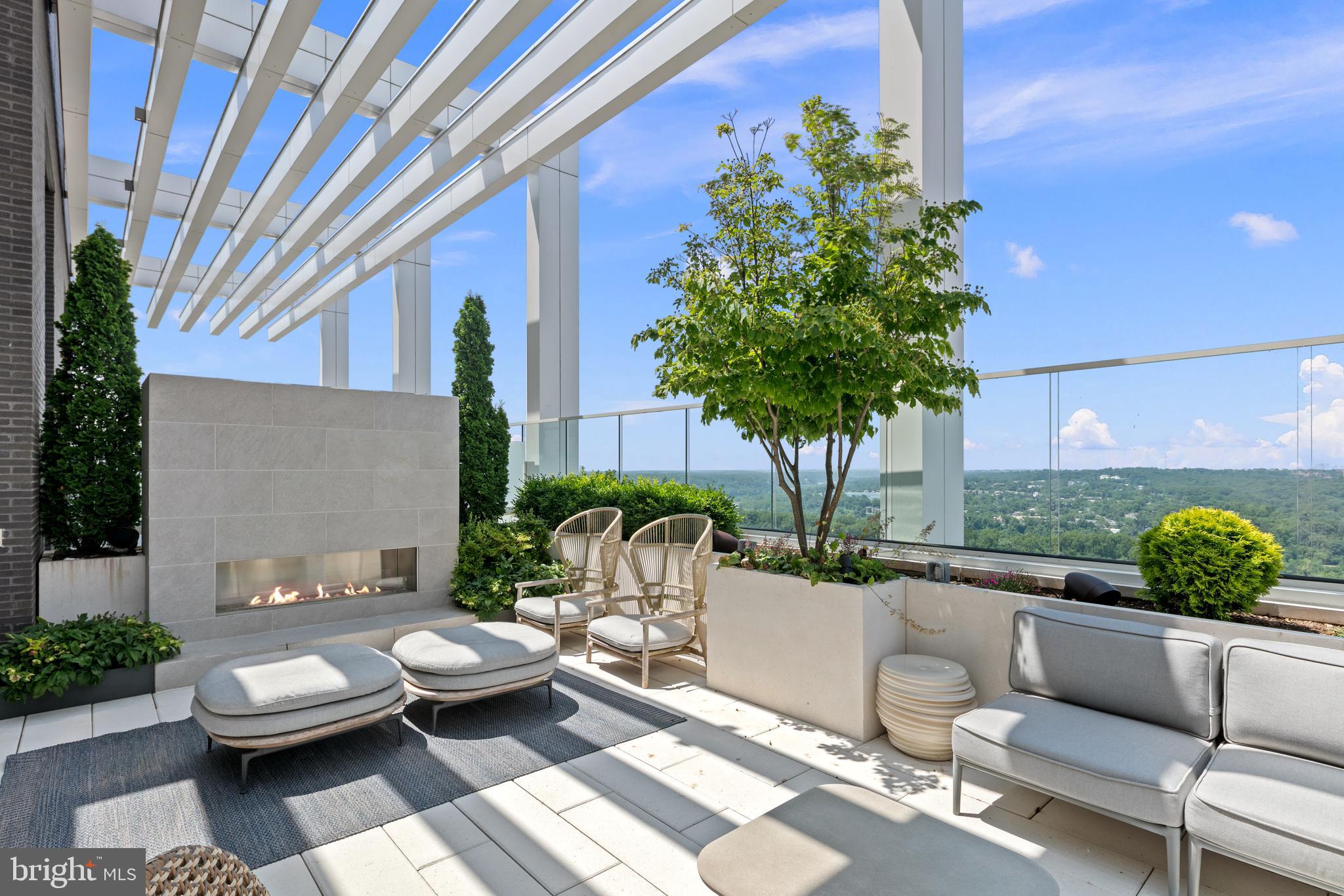 1781 N PIERCE STREET 802