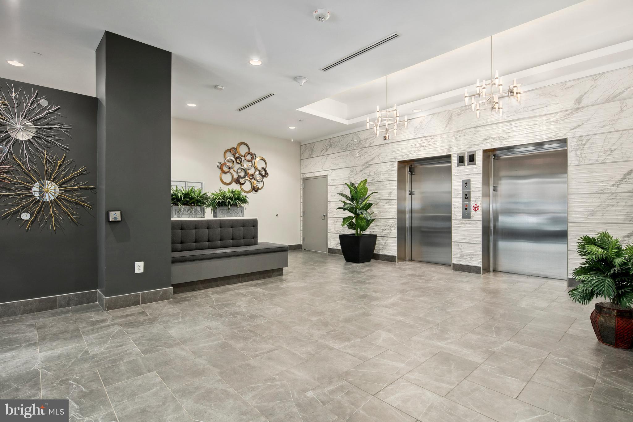 2000 CLARENDON BOULEVARD 504