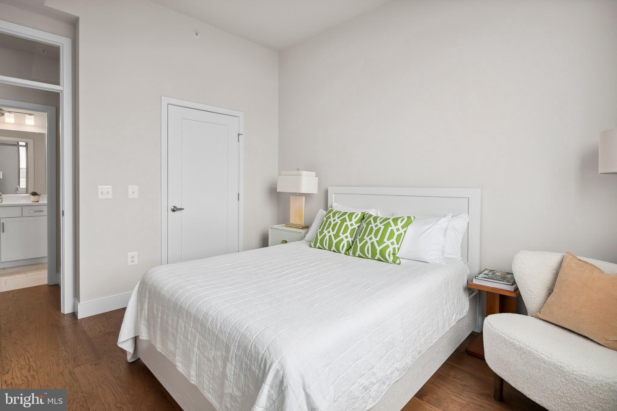 2000 CLARENDON BOULEVARD 504