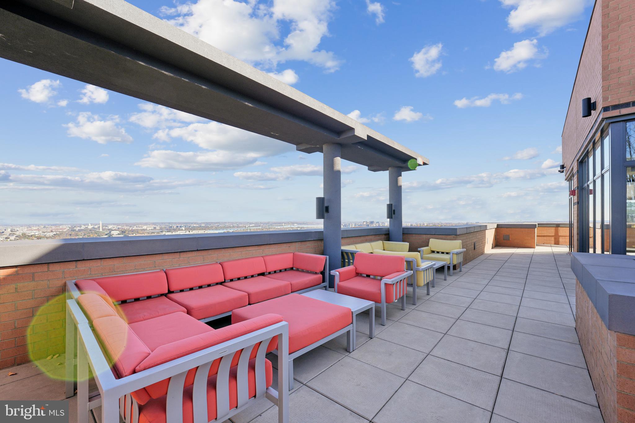 2000 CLARENDON BOULEVARD 504