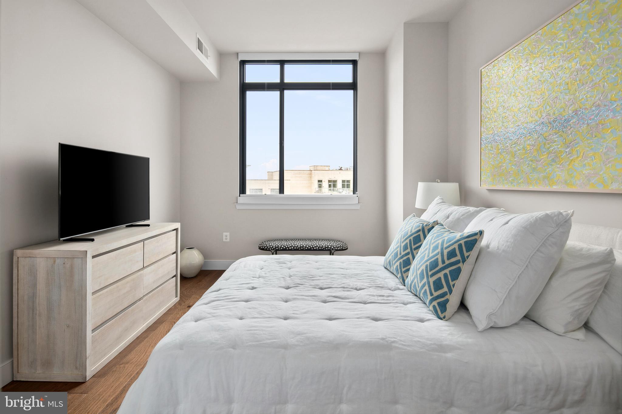 2000 CLARENDON BOULEVARD 504