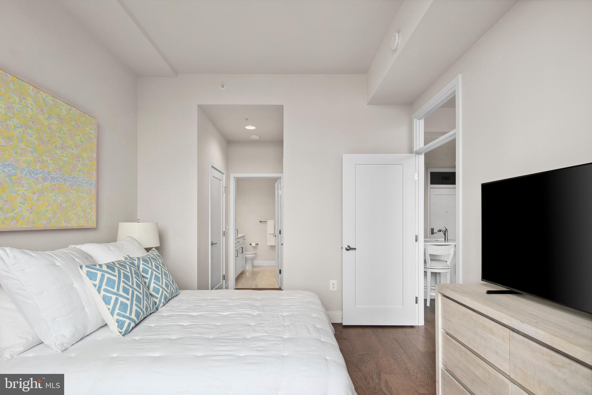 2000 CLARENDON BOULEVARD 504