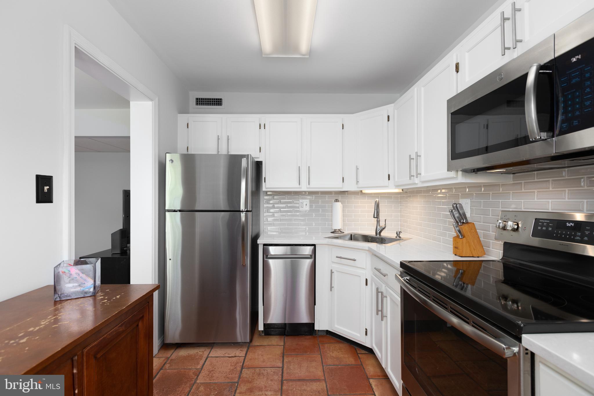 1900 KEY BOULEVARD 464