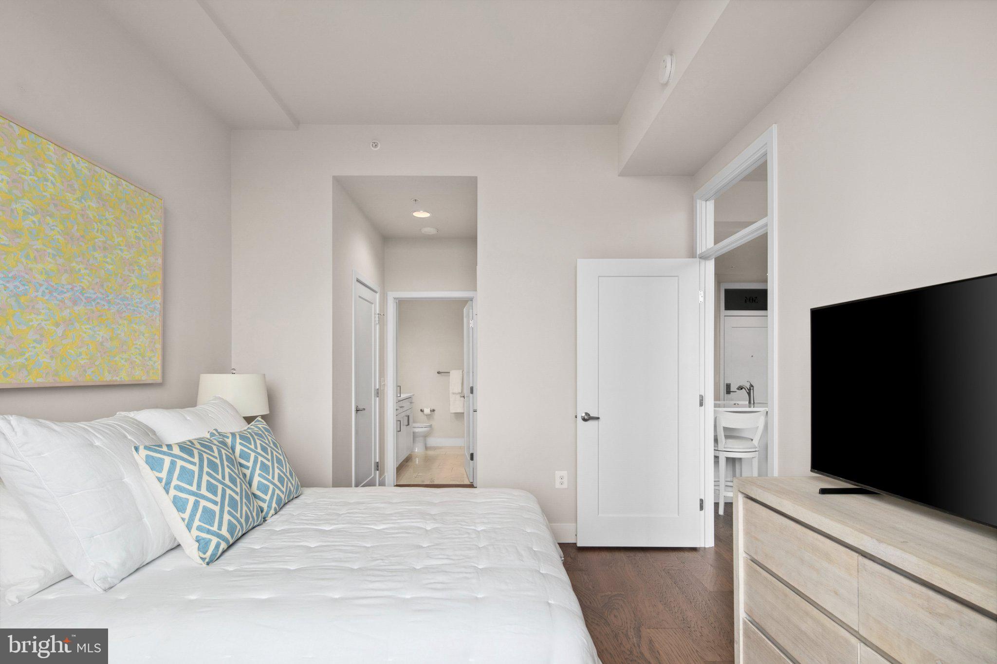 2000 CLARENDON BOULEVARD 504-A