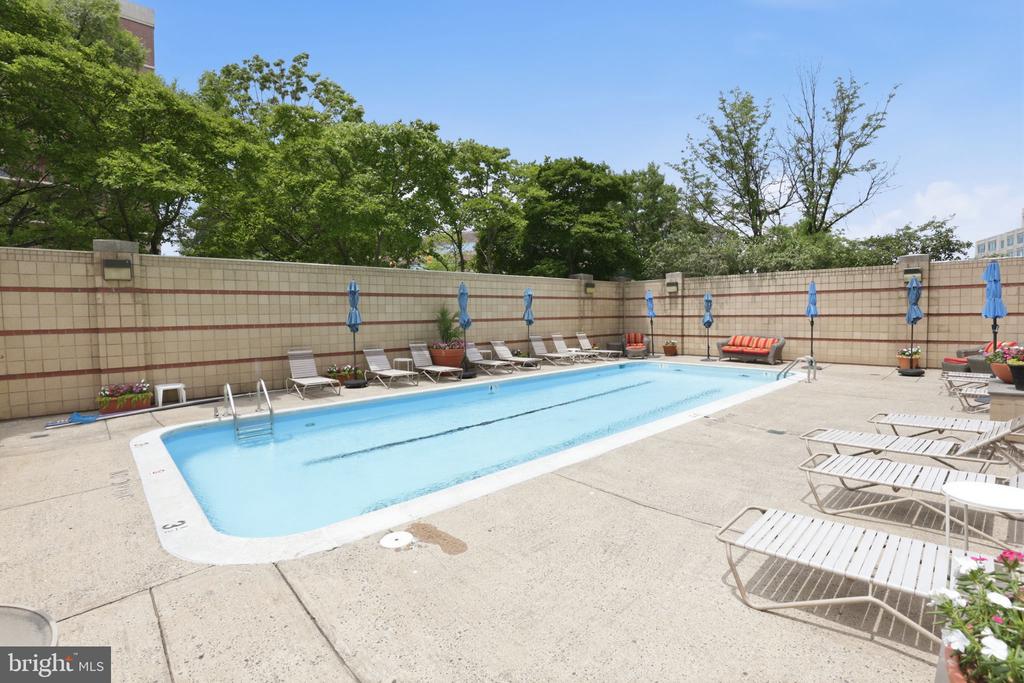 2400 CLARENDON BOULEVARD 815