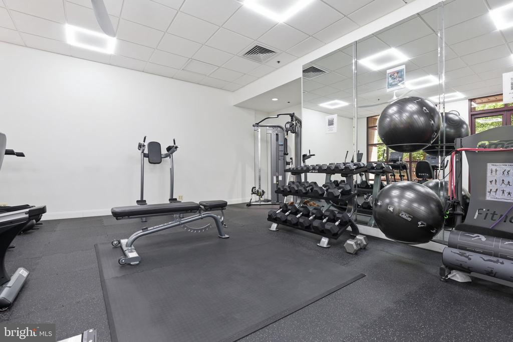 2400 CLARENDON BOULEVARD 815