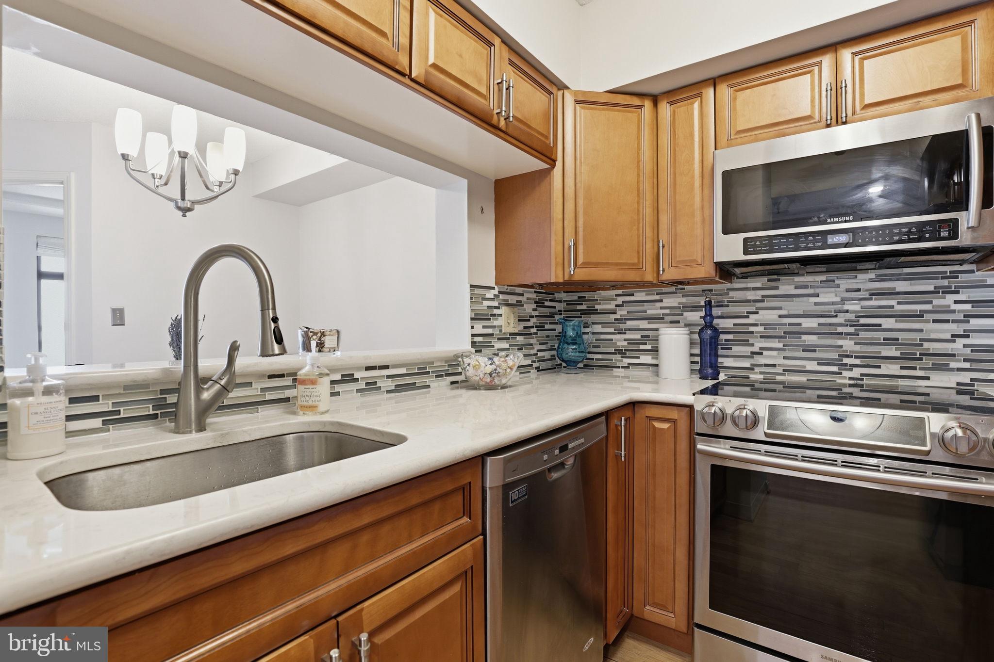 2400 CLARENDON BOULEVARD 815