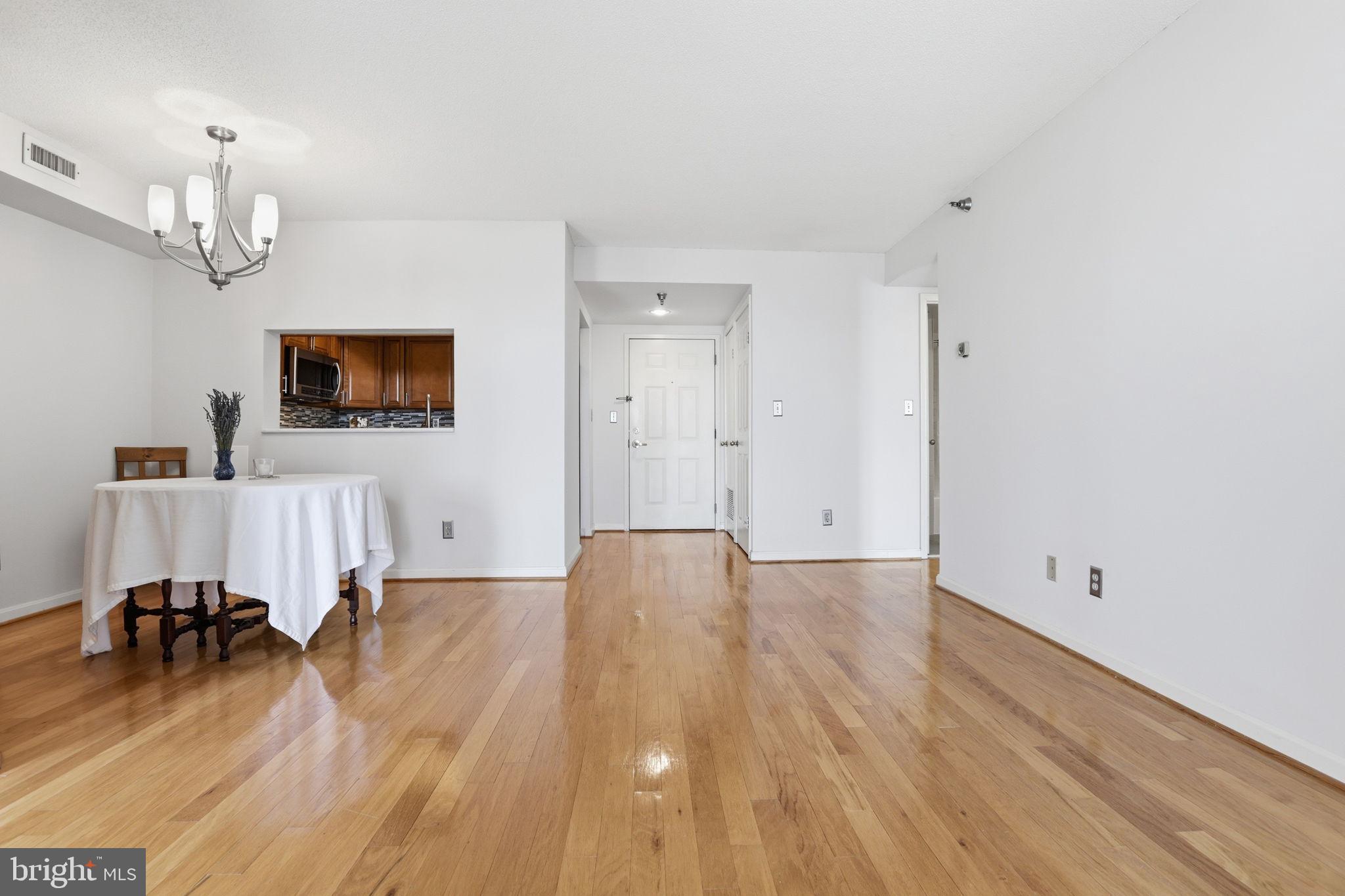 2400 CLARENDON BOULEVARD 815
