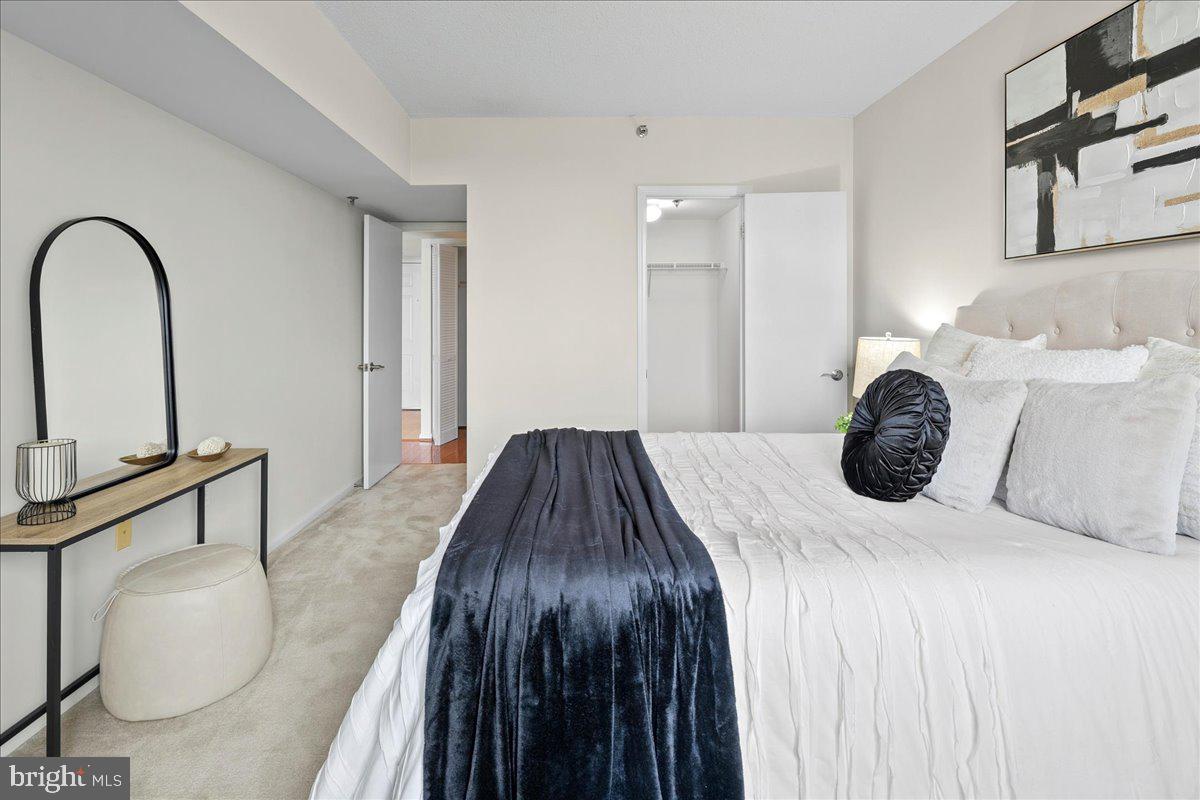 1001 N RANDOLPH STREET 913