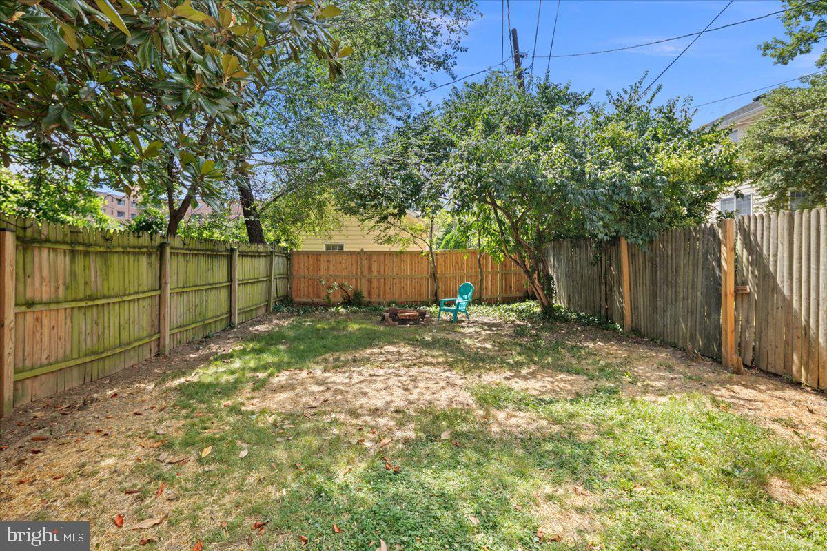 1226 N LINCOLN STREET