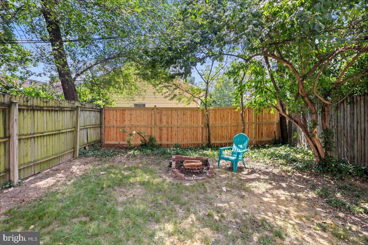 1226 N LINCOLN STREET