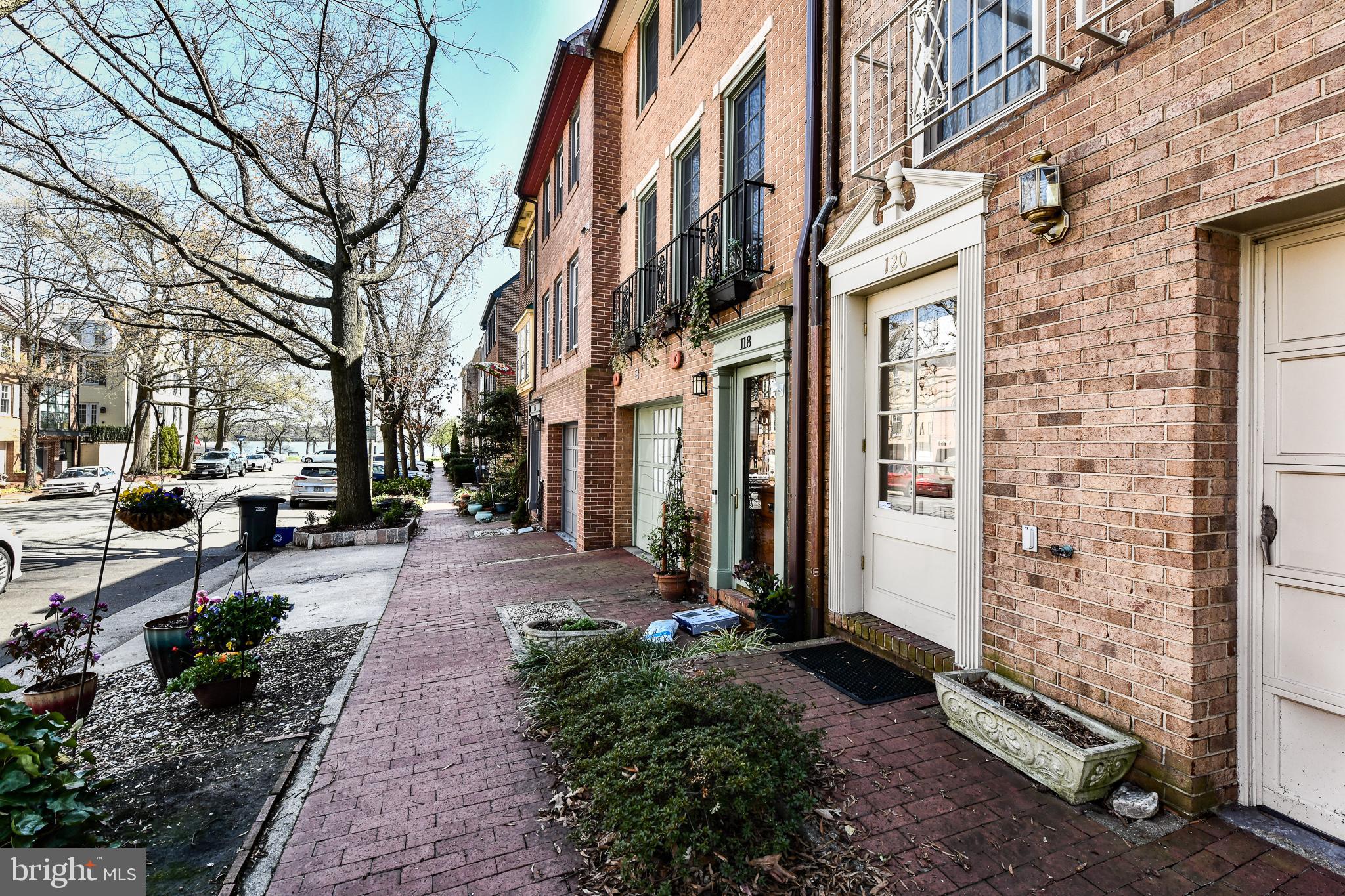 120 Princess St