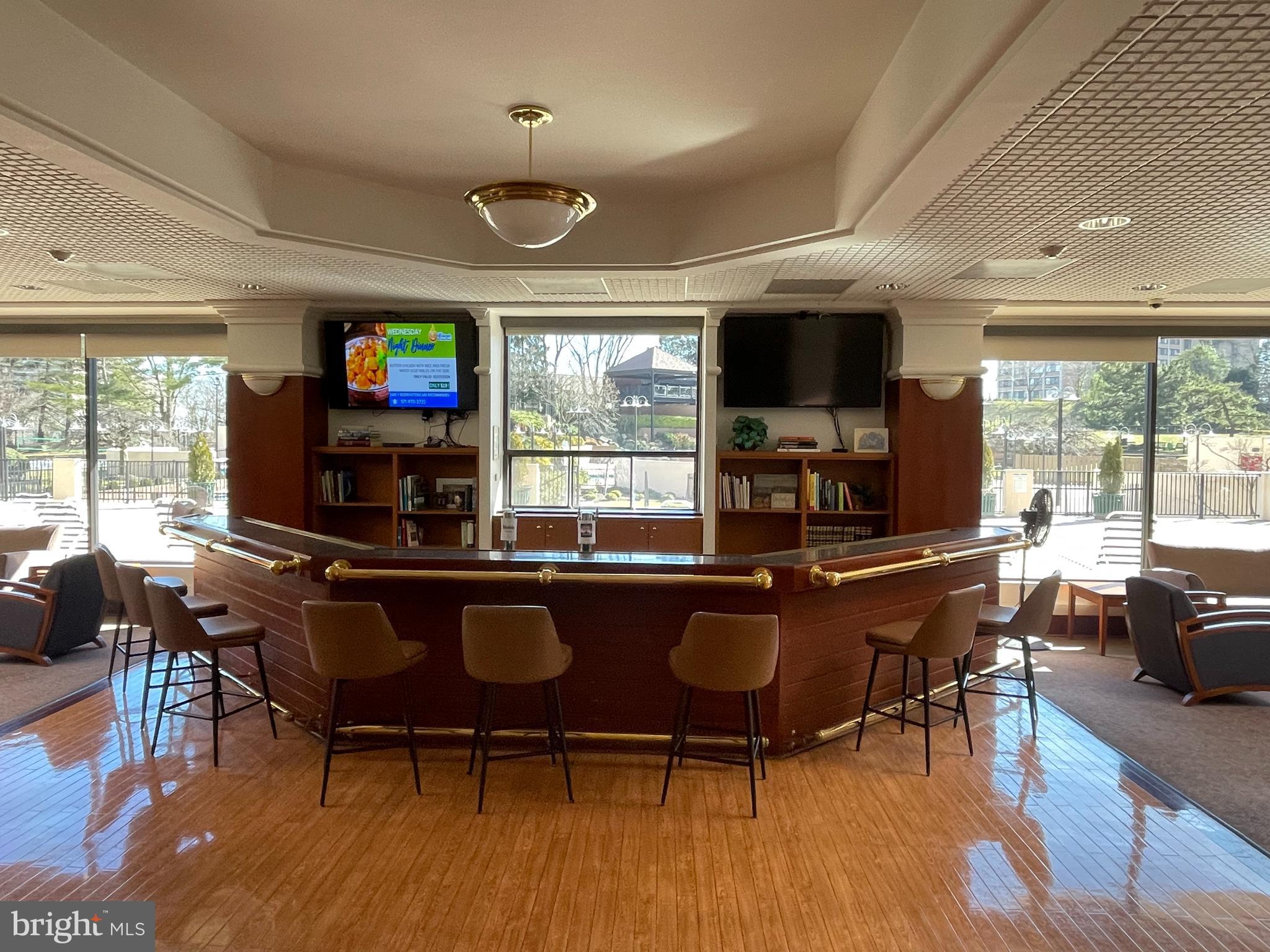 309 Yoakum Pkwy #908