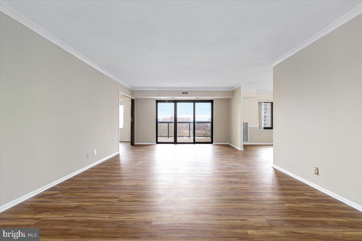 309 Yoakum Pkwy #908