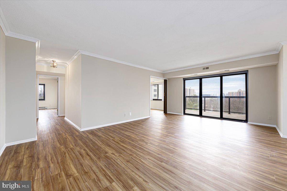 309 Yoakum Pkwy #908