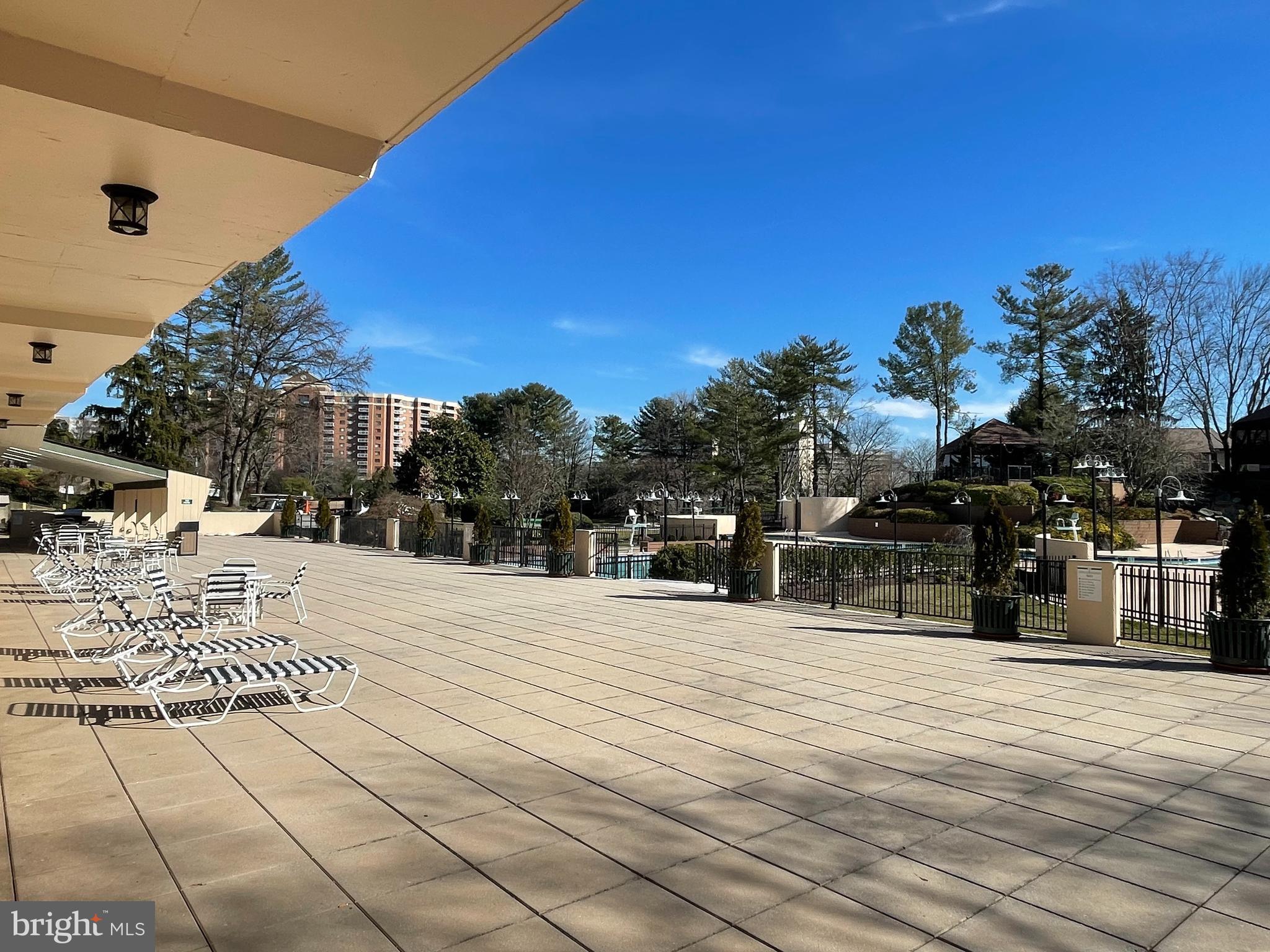 309 Yoakum Pkwy #908