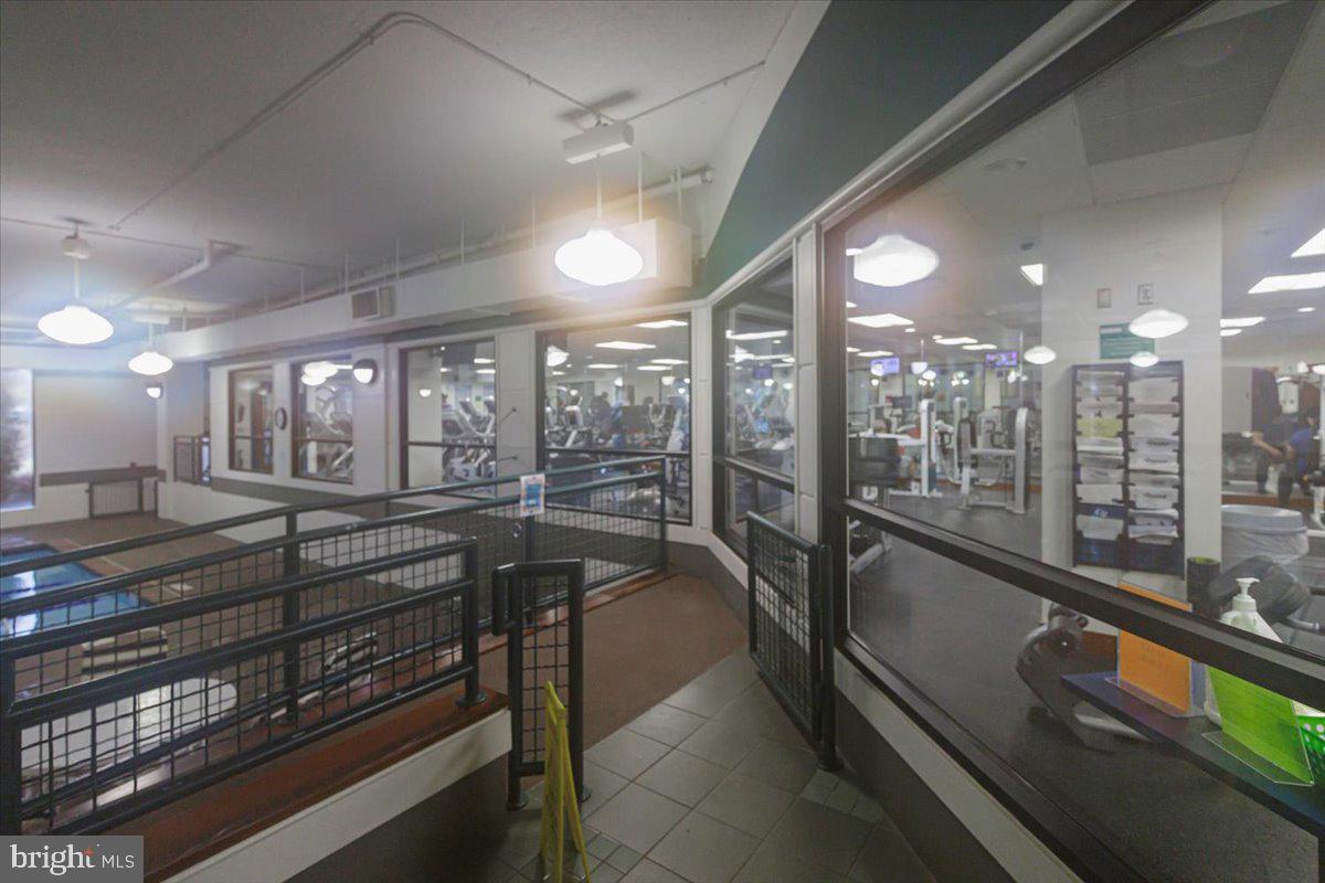 309 Yoakum Pkwy #908