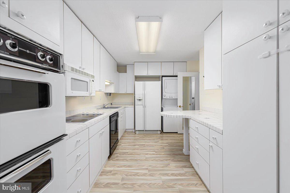309 Yoakum Pkwy #908