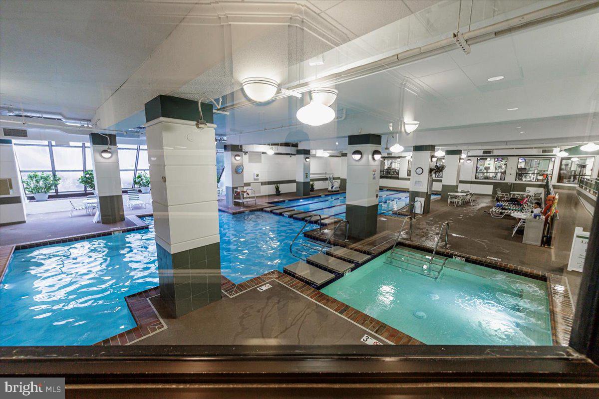 309 Yoakum Pkwy #908