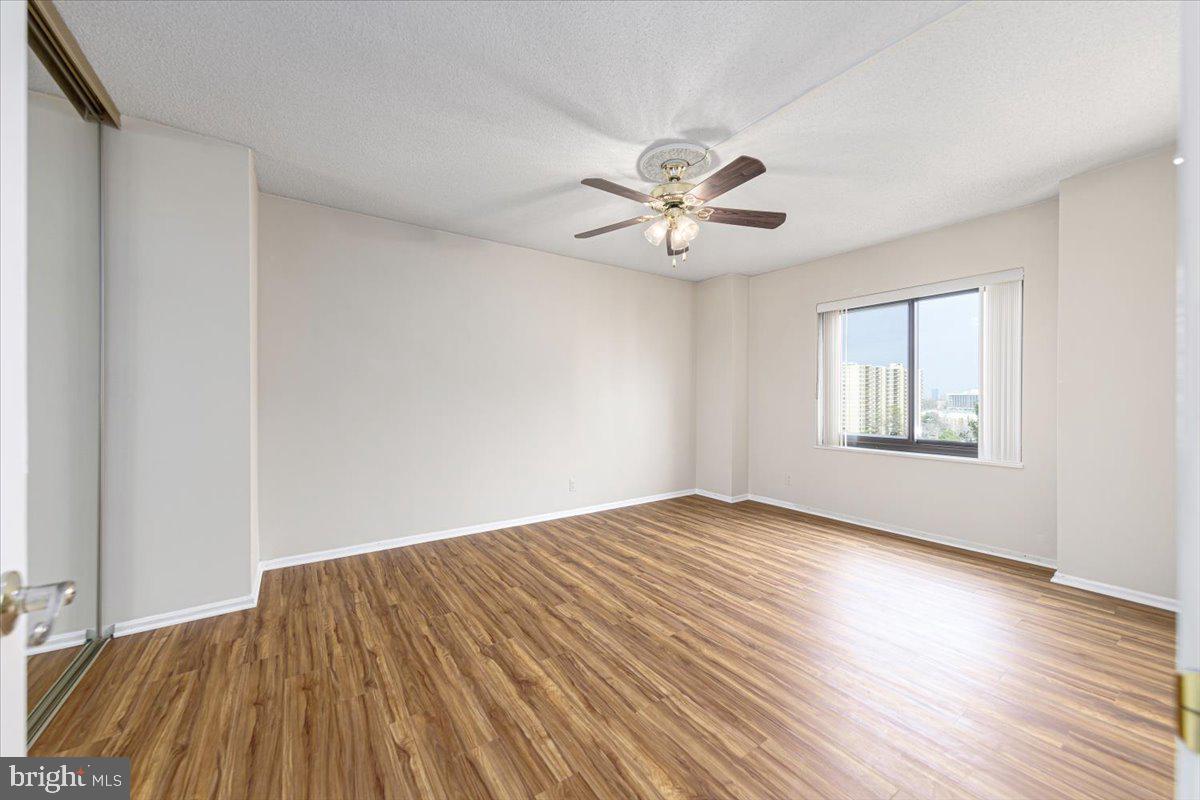 309 Yoakum Pkwy #908