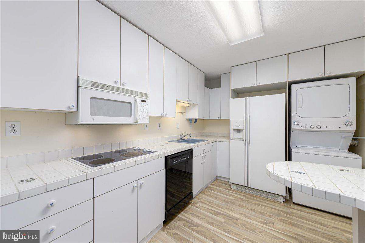 309 Yoakum Pkwy #908