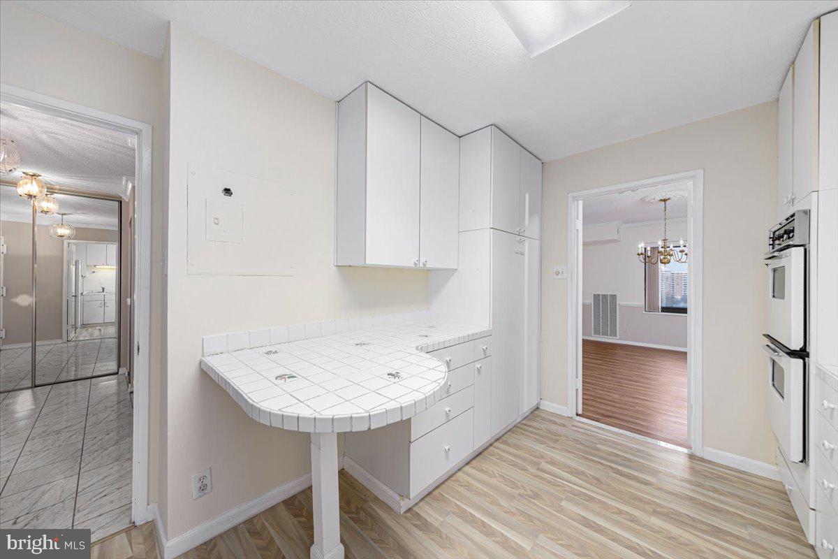 309 Yoakum Pkwy #908